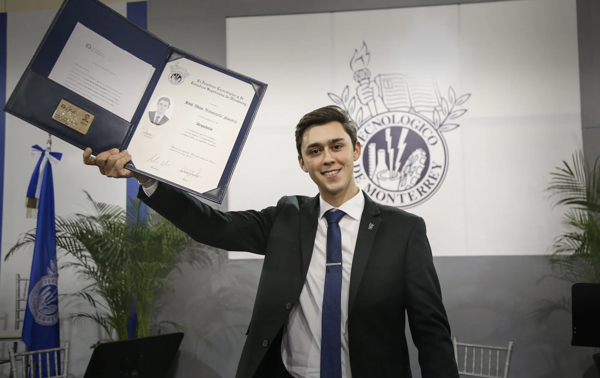 José Adán ganador de premio nacional ceneval de arquiectura
