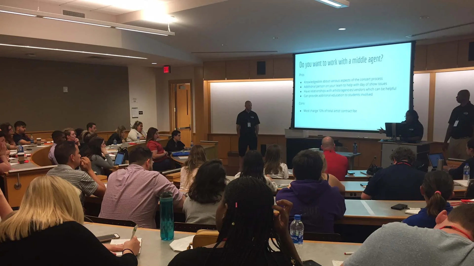 Viven alumnos y docentes experiencia de producción de eventos en Nashville