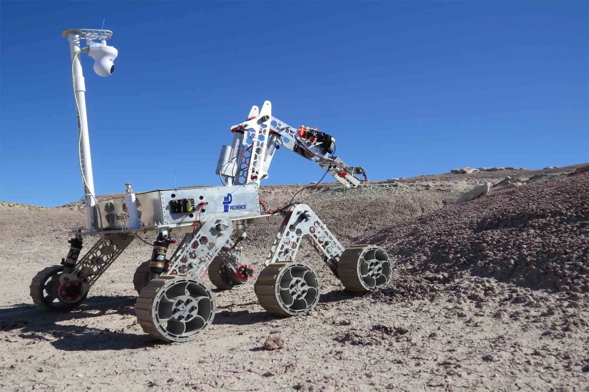 Eagle X participó en el University Rover Challenge 2018.