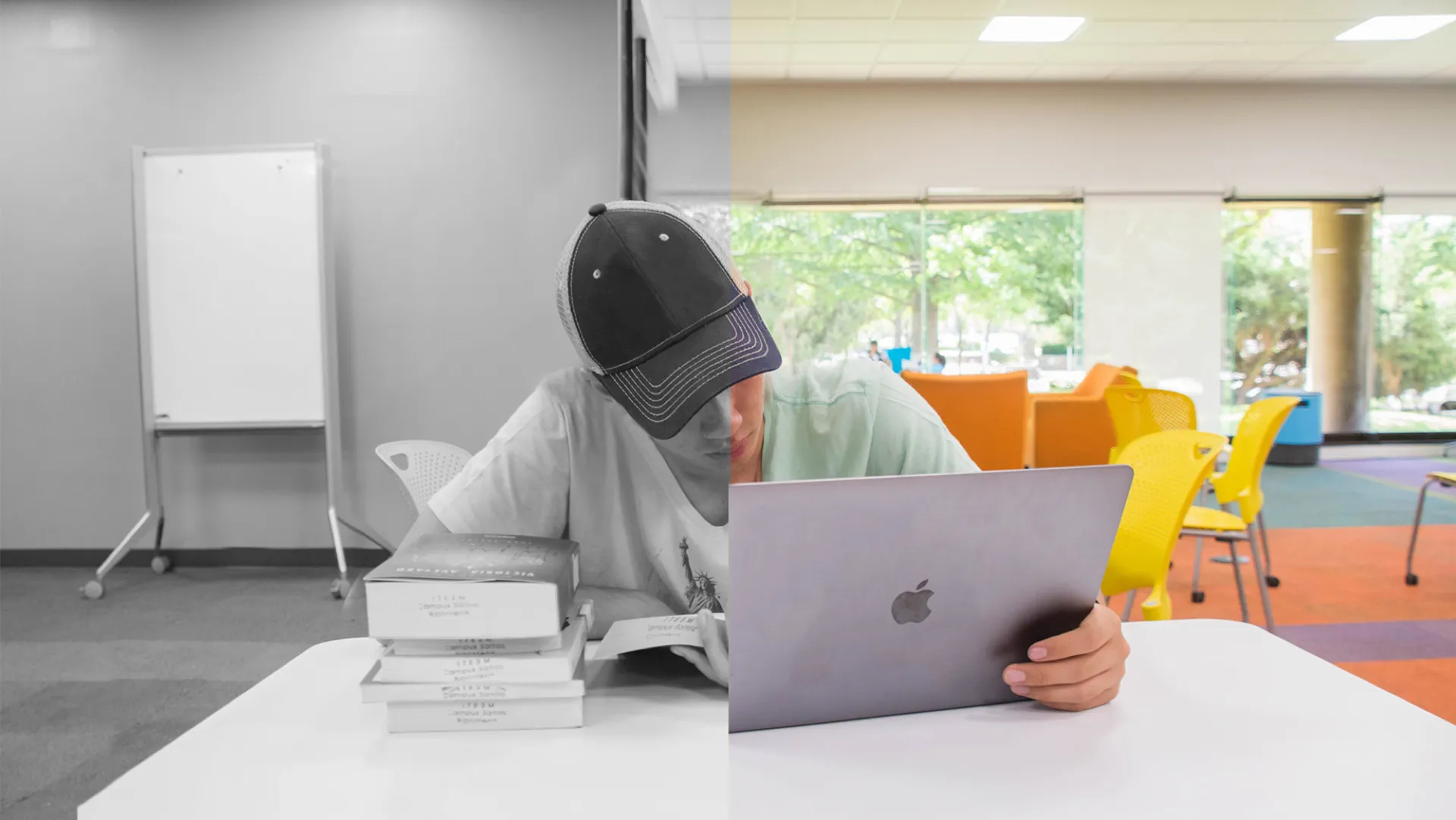 Joven observando un libro y una computadora