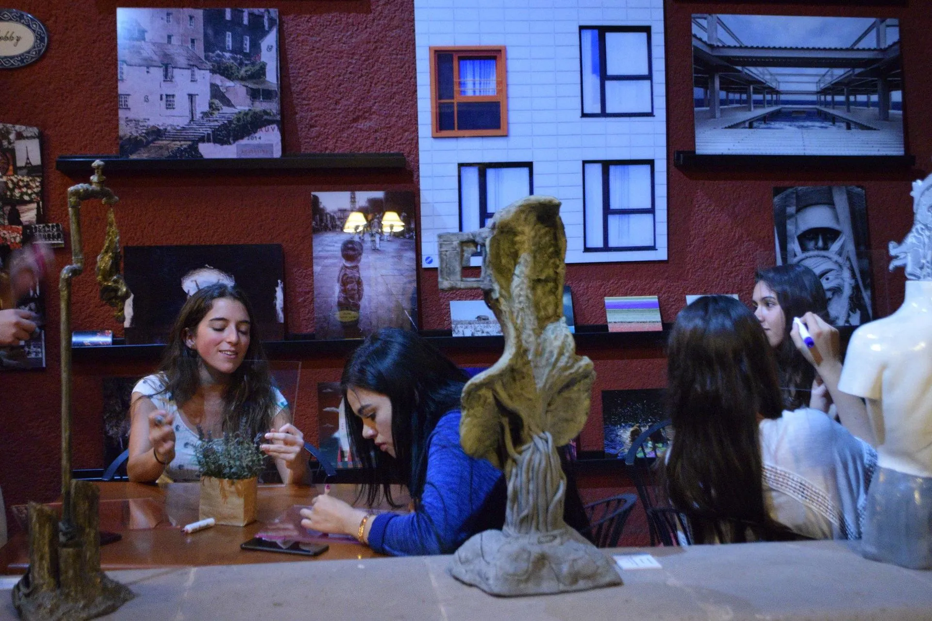 Alumnos de arquitectura toman clases en el centro histórico de Morelia