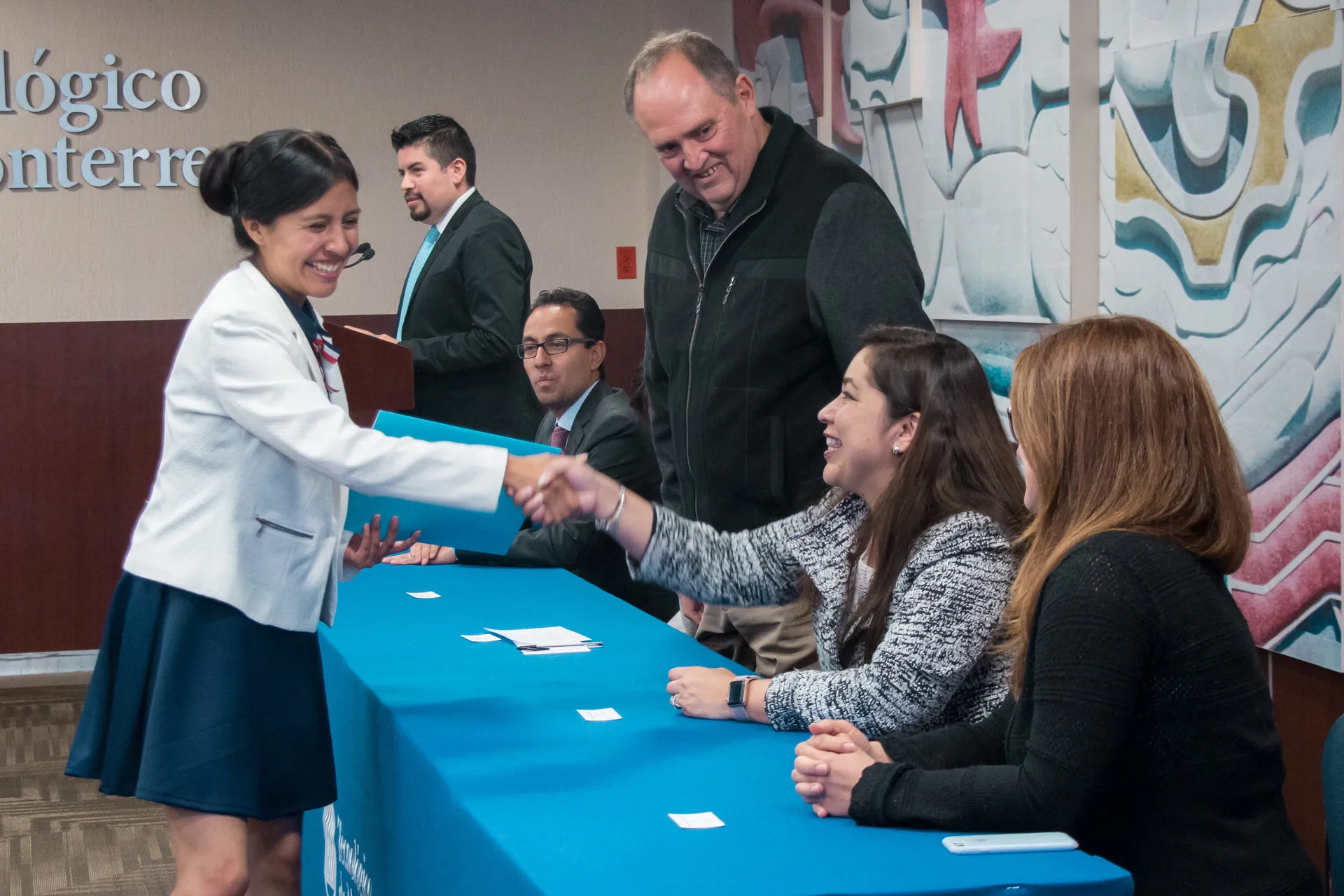 Reciben becas Líderes del Mañana una nueva generación de líderes