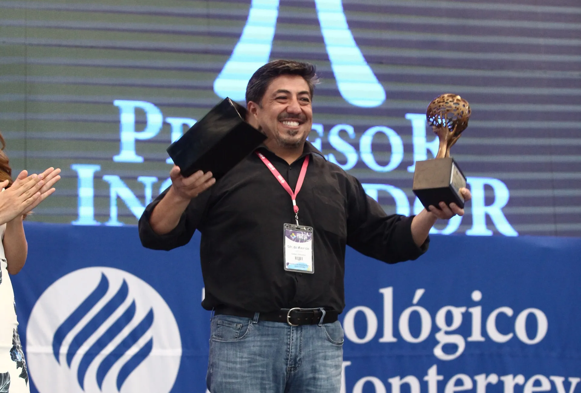 Profesor Mauricio Flores