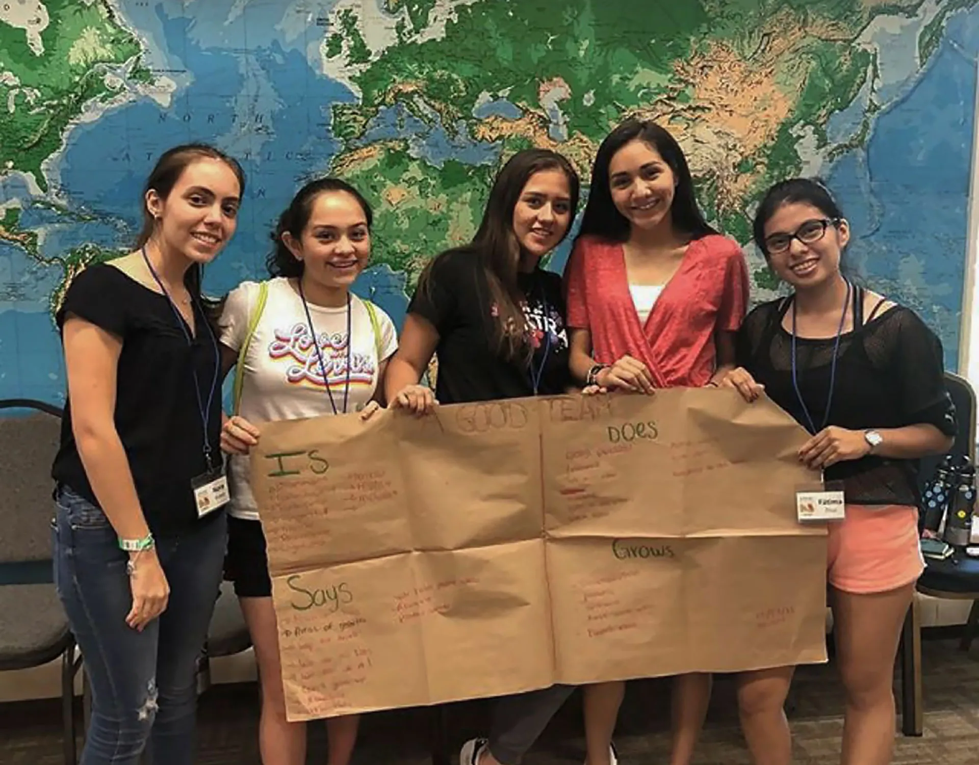 El proyecto diseñado por las alumnas de la PrepaTec Veracruz Hannia Espinoza, Nora Bravo, Annel Pacheco, Fatima Cruz y Wendy Cisneros, denomindado “La inversión de mi vida”, forma parte de los 14 proyectos mexicanos que buscan trasnformar a sus regiones a través de acciones que generen movilidad, crecimiento y entornos sanos.