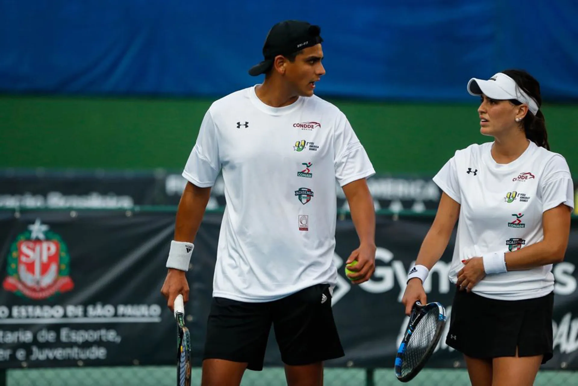 Iñaki Espíndola con su compañera Regina Clark