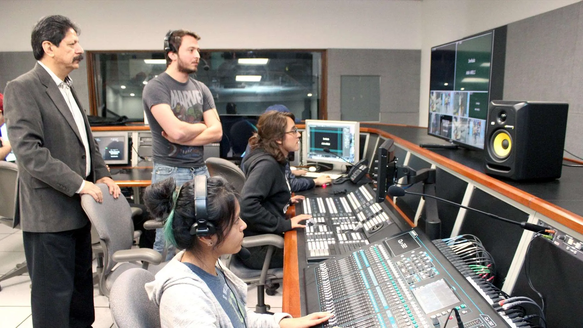 Escuela de Humanidades y Ciencias Sociales