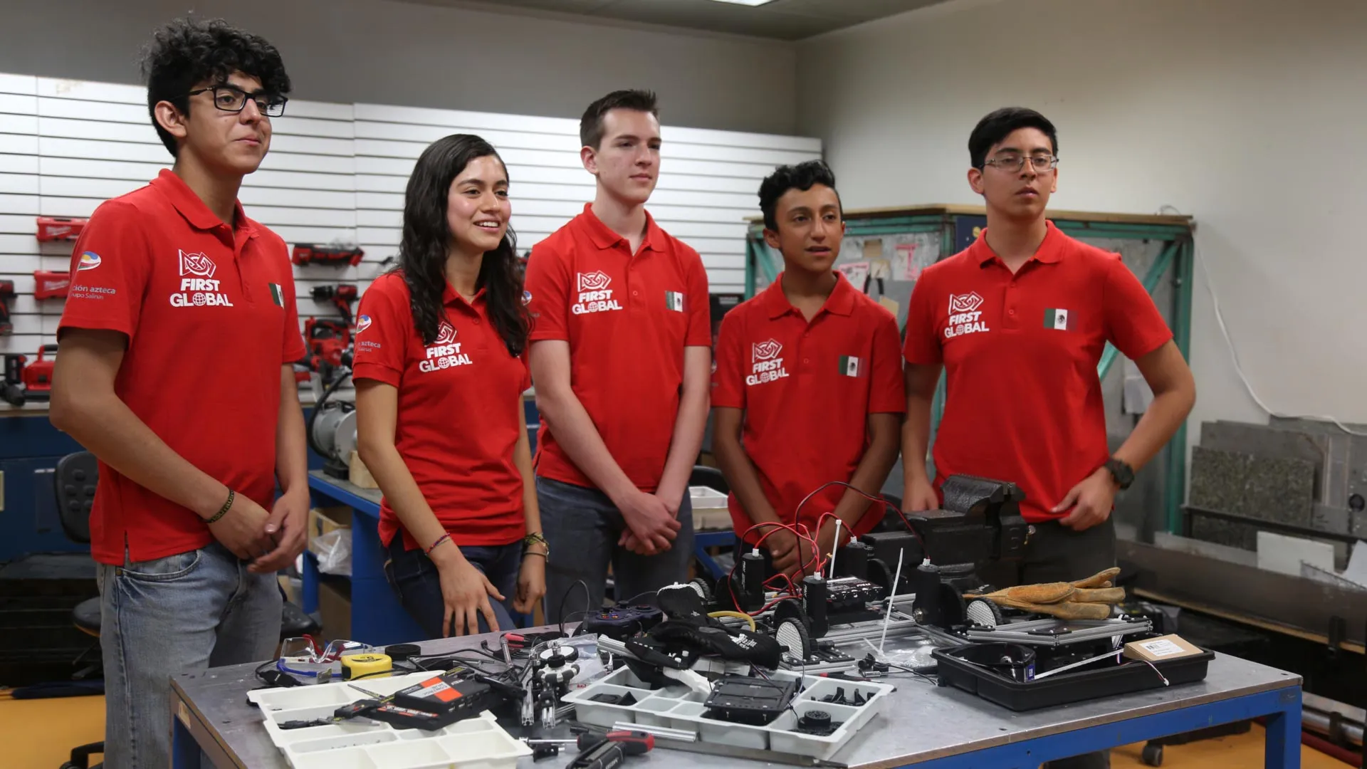 Estos son los 5 jóvenes que representarán a México en olimpiada FIRST