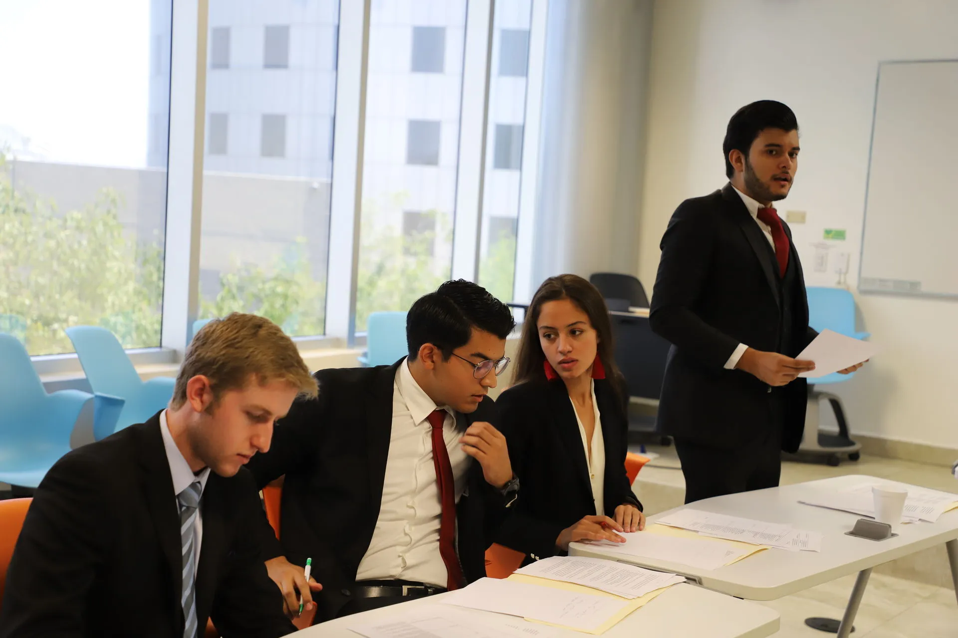 Ganan alumnos del Tec de Monterrey debate del IMEF Universitario