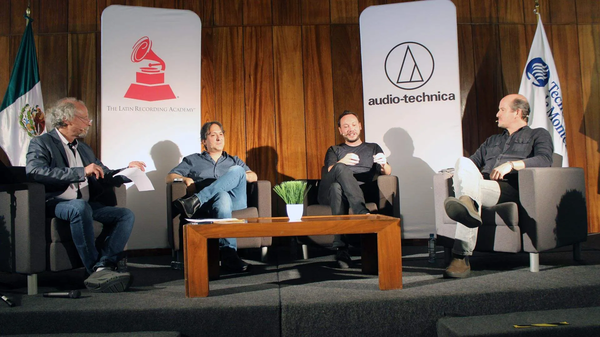 Dan cátedra de éxito en la producción musical