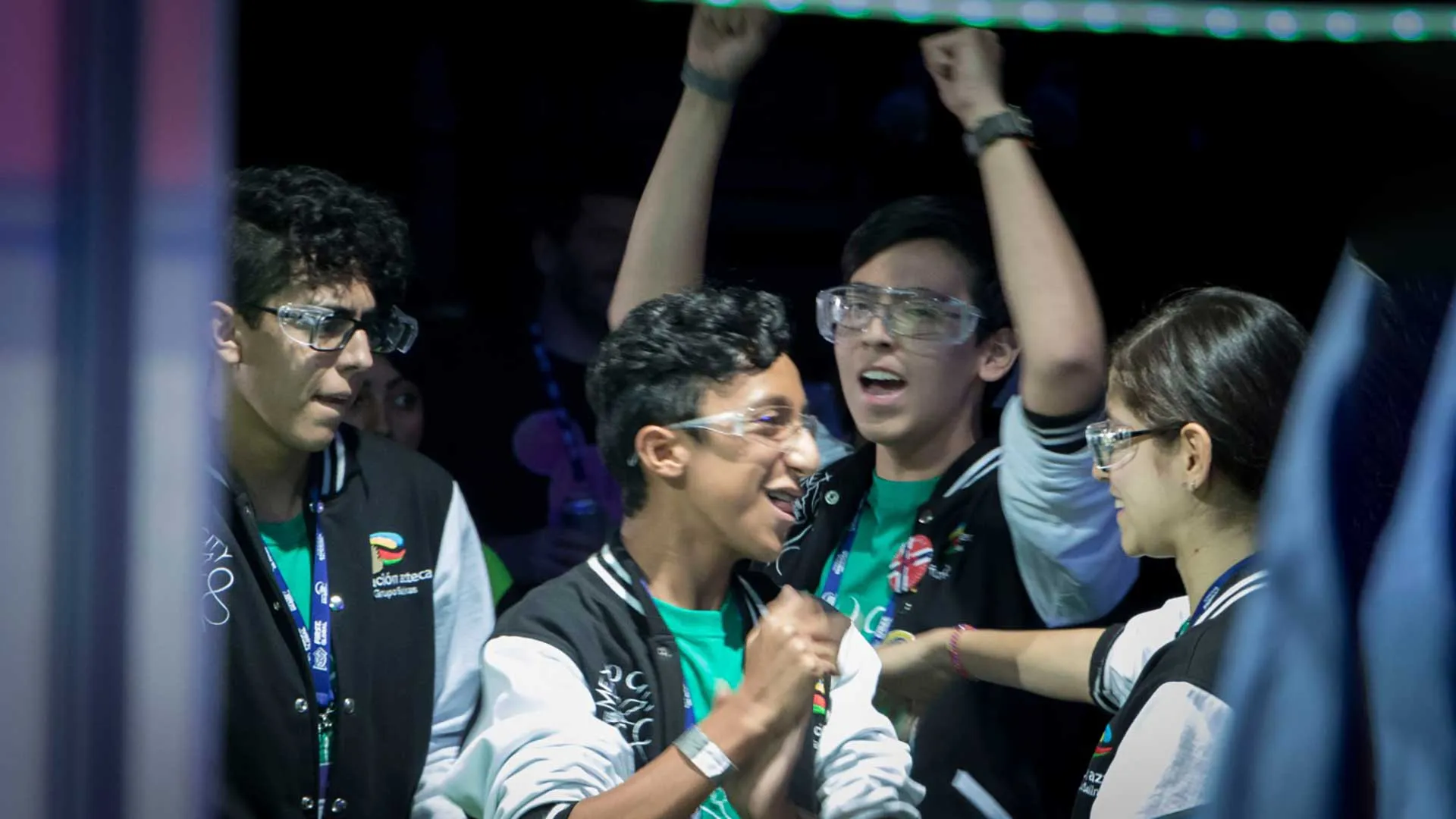 El equipo Mexicano, con alumnos del Tec, celebra uno de sus triunfos en FIRST Global Challenge 2018