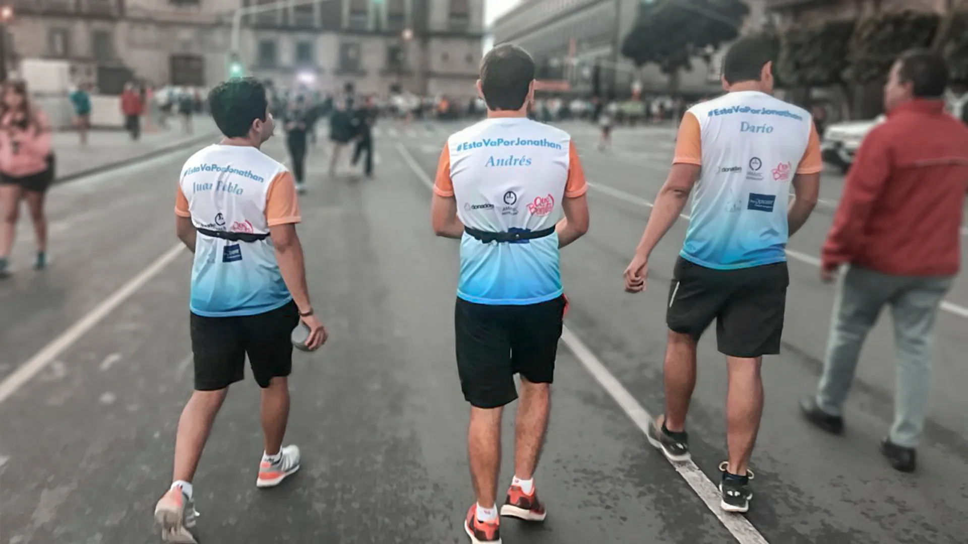 Corre maratón para apoyar a joven que lucha contra el cáncer