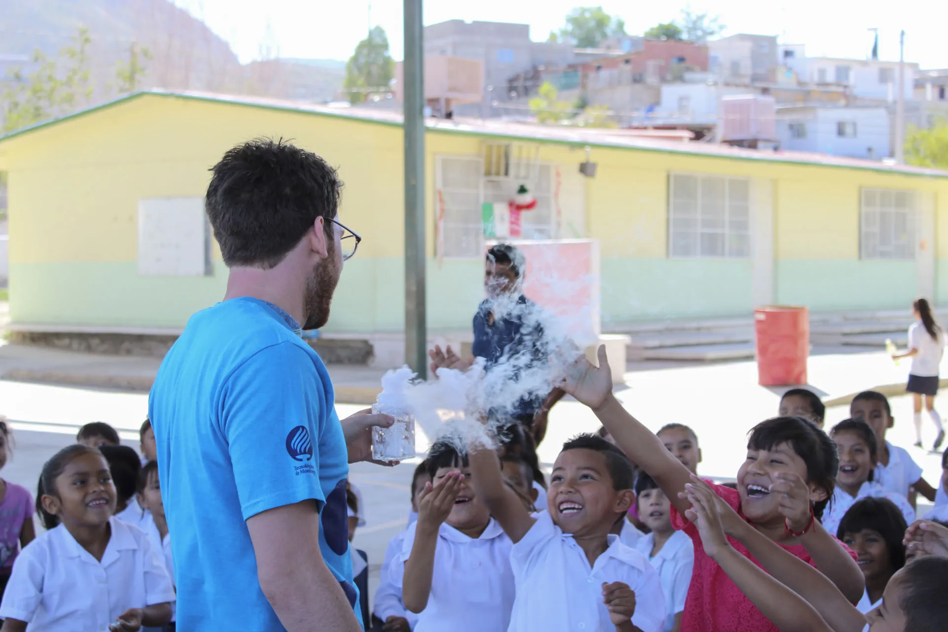 Circo de la ciencas en escuela primaria