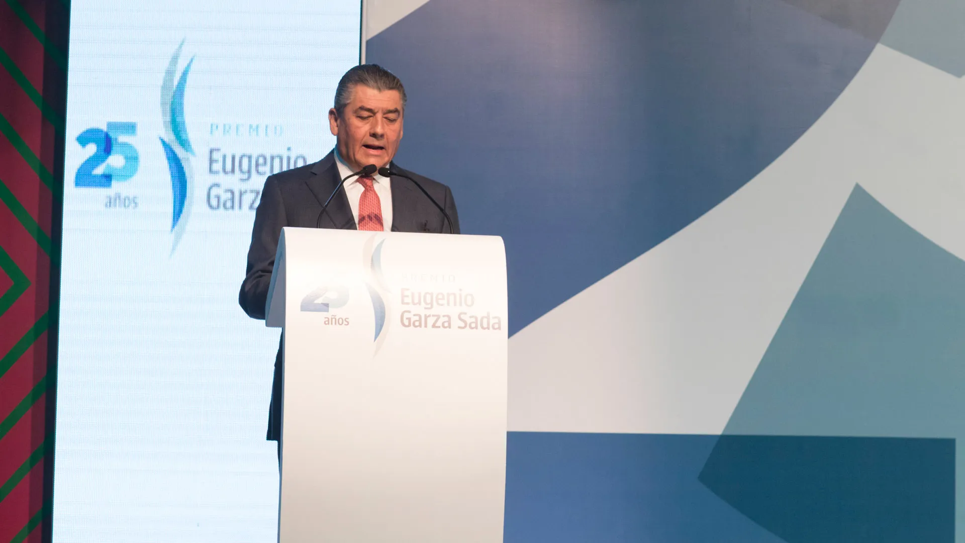 Mensaje de José Antonio Fernández Carbajal 