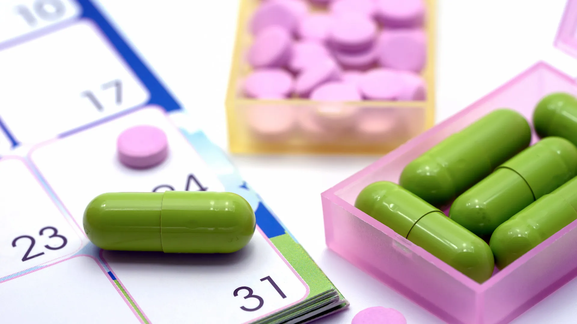 Crean pastillero inteligente que recuerda horario de medicamento