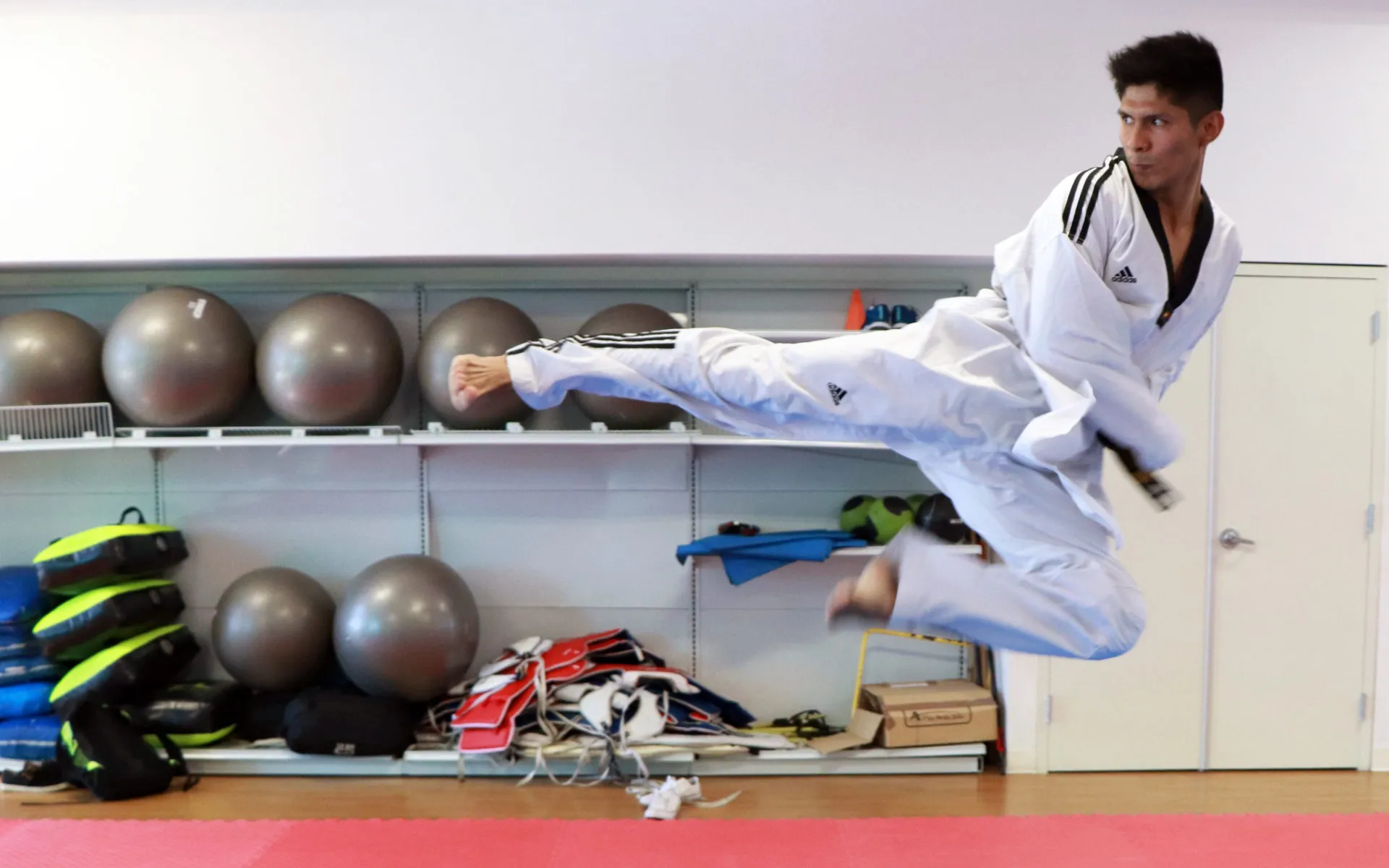 Héctor Martínez: Taekwondoín con la mira en las Olimpiadas