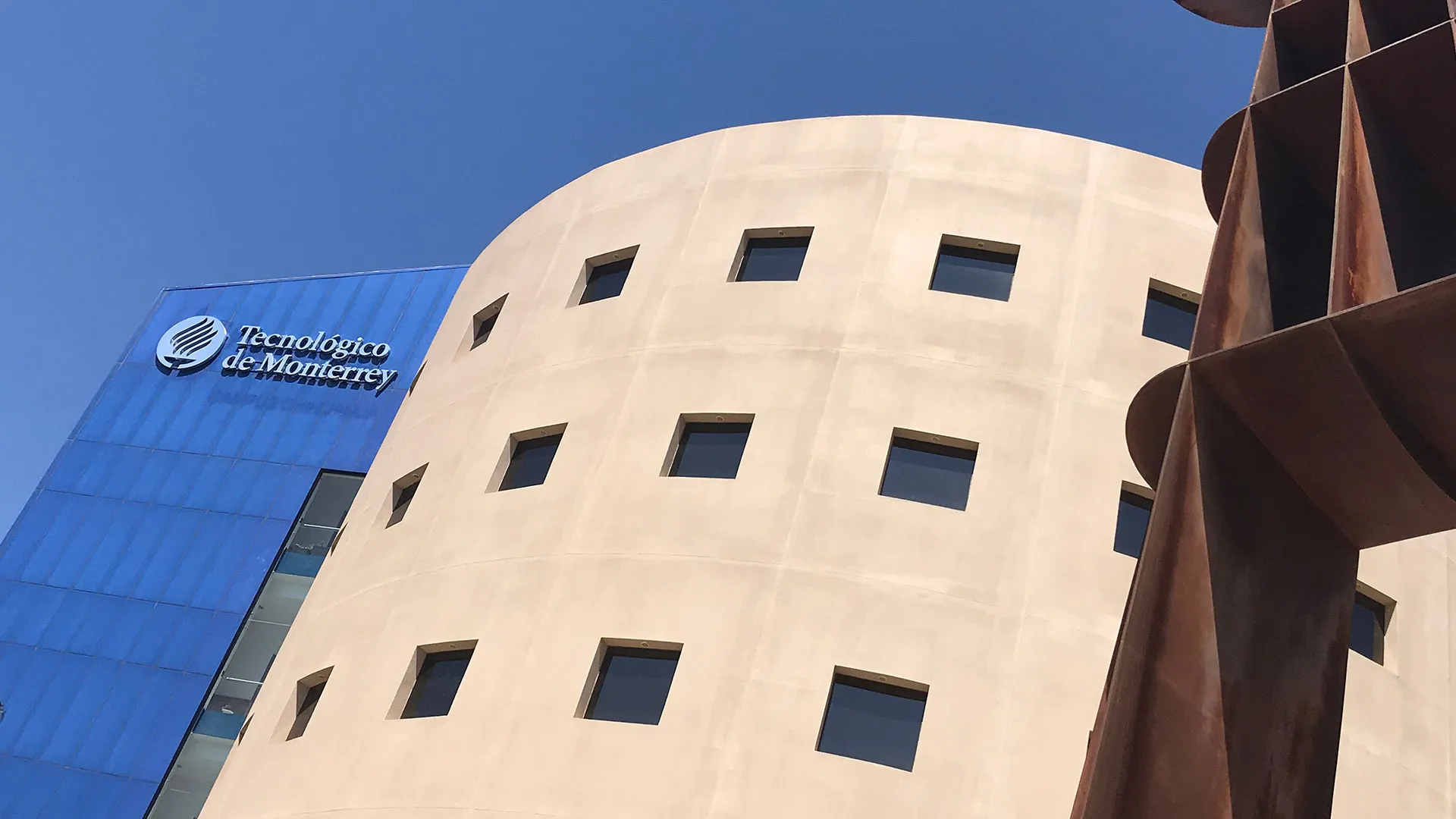 Fachada del Tec de Monterrey campus Chihuahua