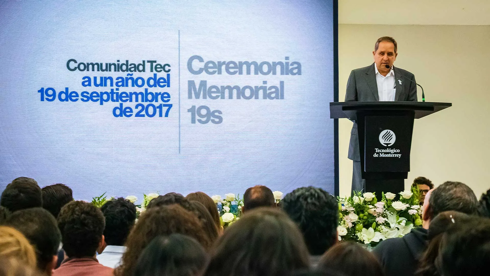 Salvador Alva, presidente del Tec, en la ceremonia memorial del 19 de septiembre