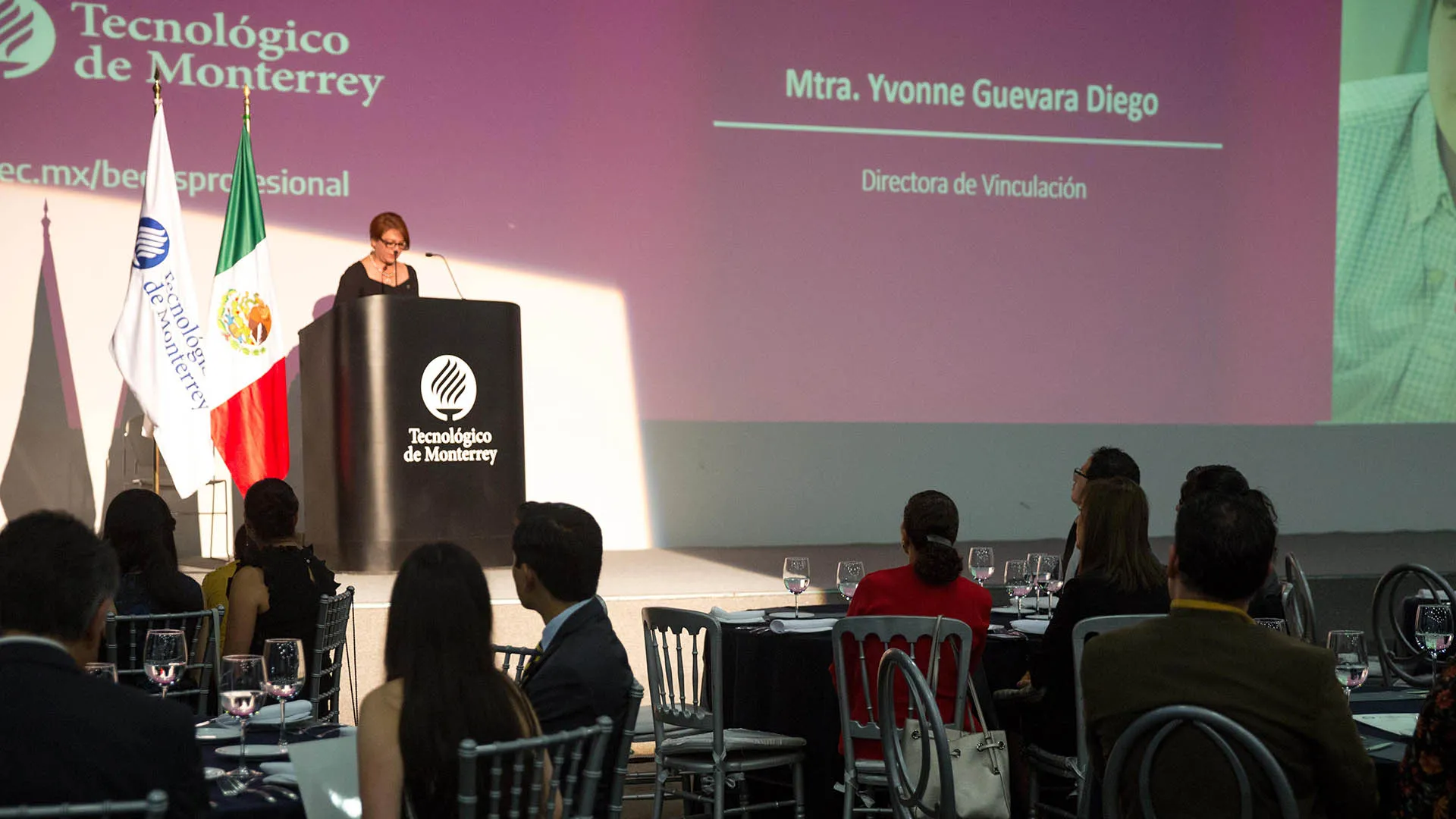 Becas de diferentes porcentajes a alumnos destacados