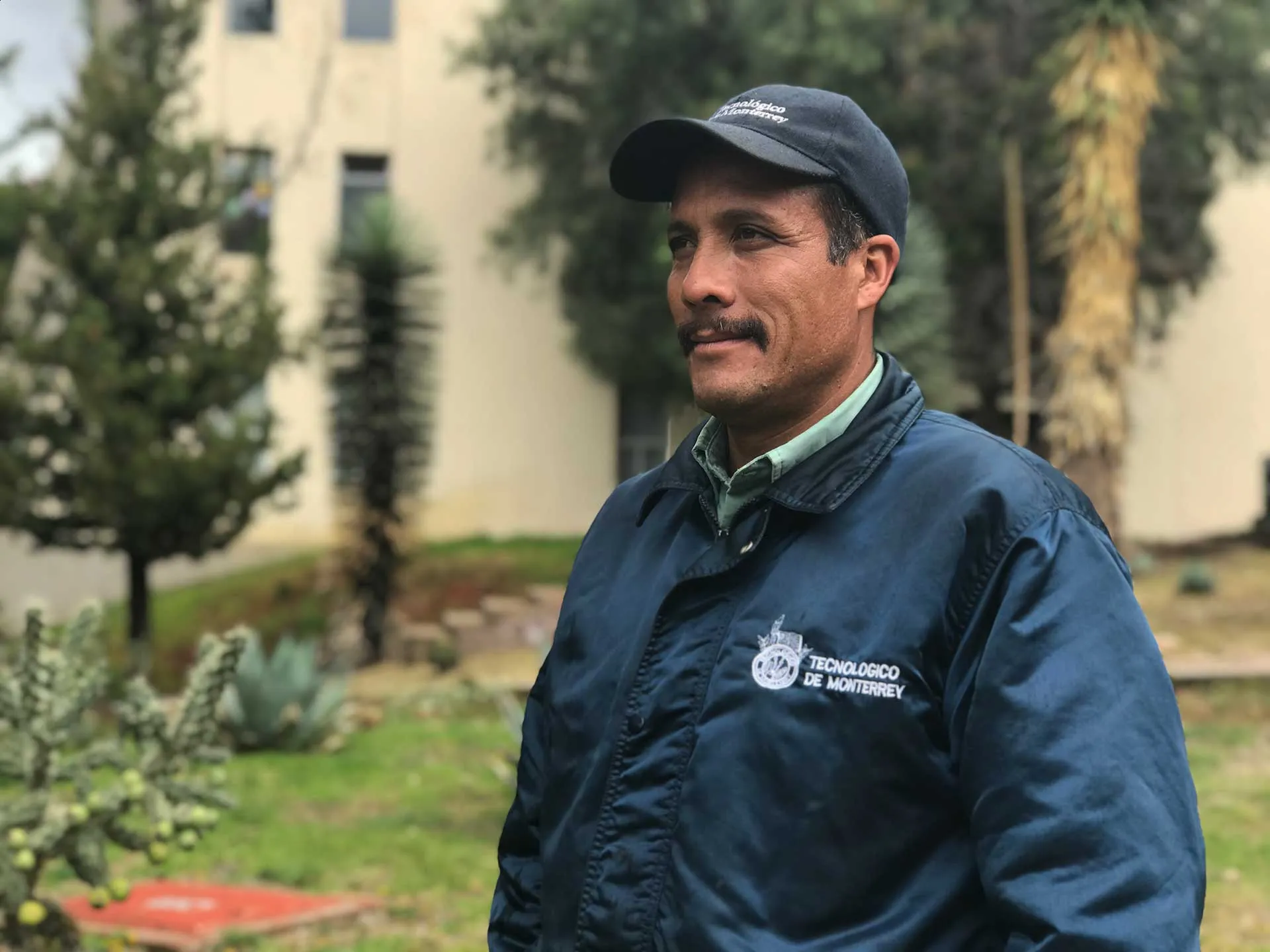  José Refugio de Ávila Saucedo es un jardinero que ha dedicado 20 años de su vida al Tec, ha visto el paso de muchas generaciones y llena de orgullo que personas como él formen parte de esta comunidad.
