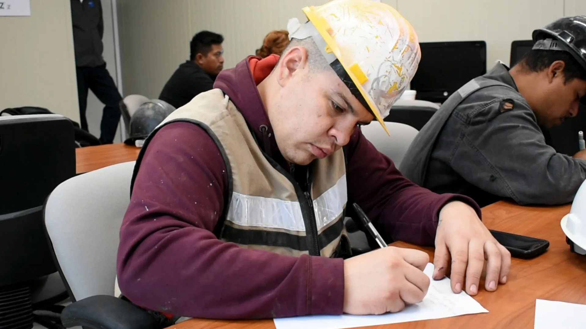 Acercan la educación a trabajadores de la construcción