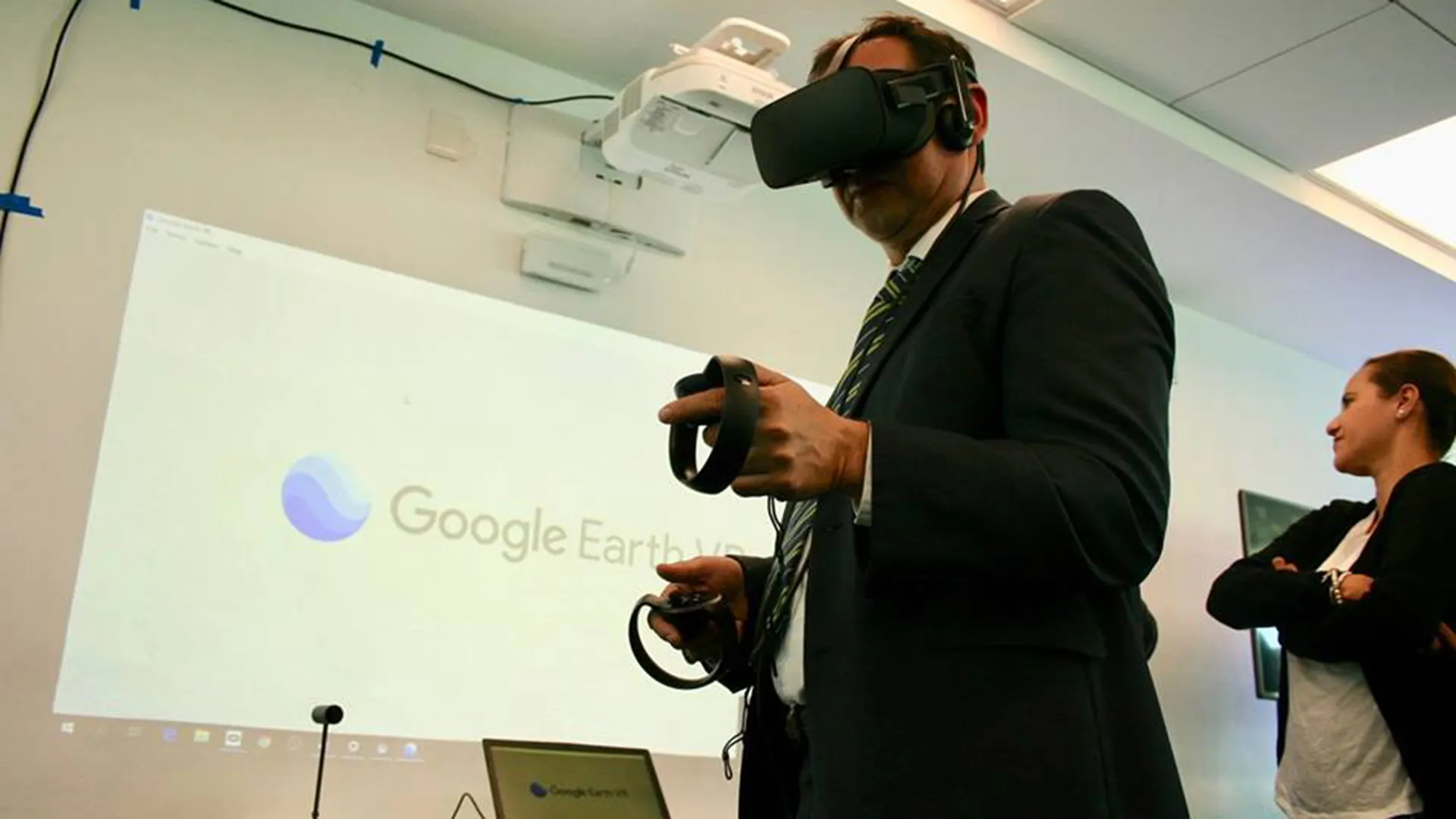 Los profesores de la región sur tuvieron la oportunidad de experimentar el Laboratorio Mostla.