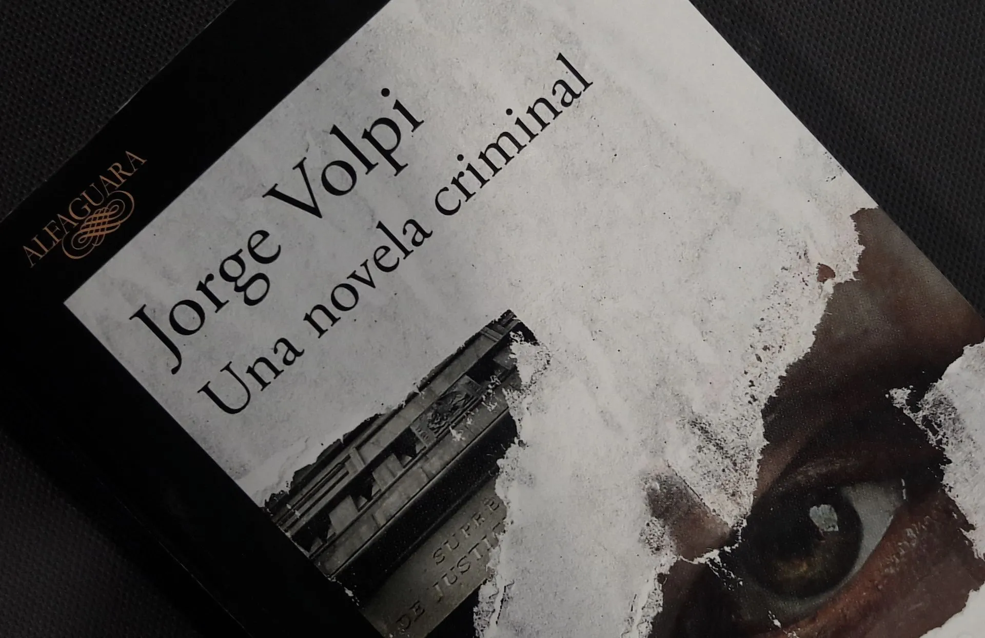 “Una novela criminal”, la investigación de la verdad destruida