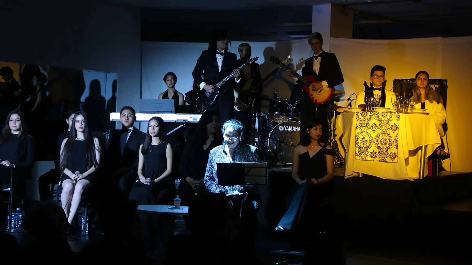 Angélica Aragón realizó la lectura en atril acompañada de alumnos de Tec Zacatecas.