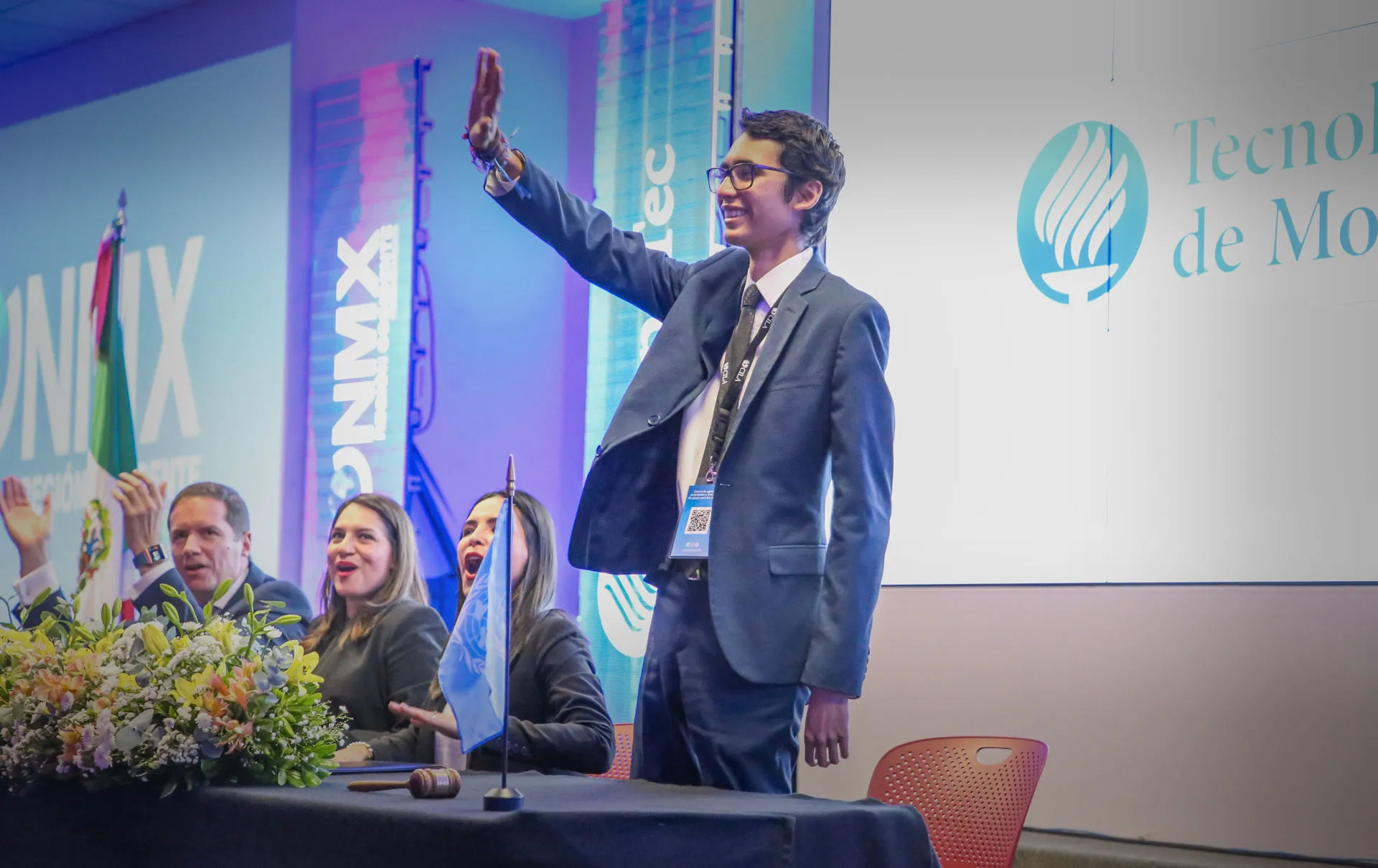 Debatiendo los problemas del presente para cambiar el futuro