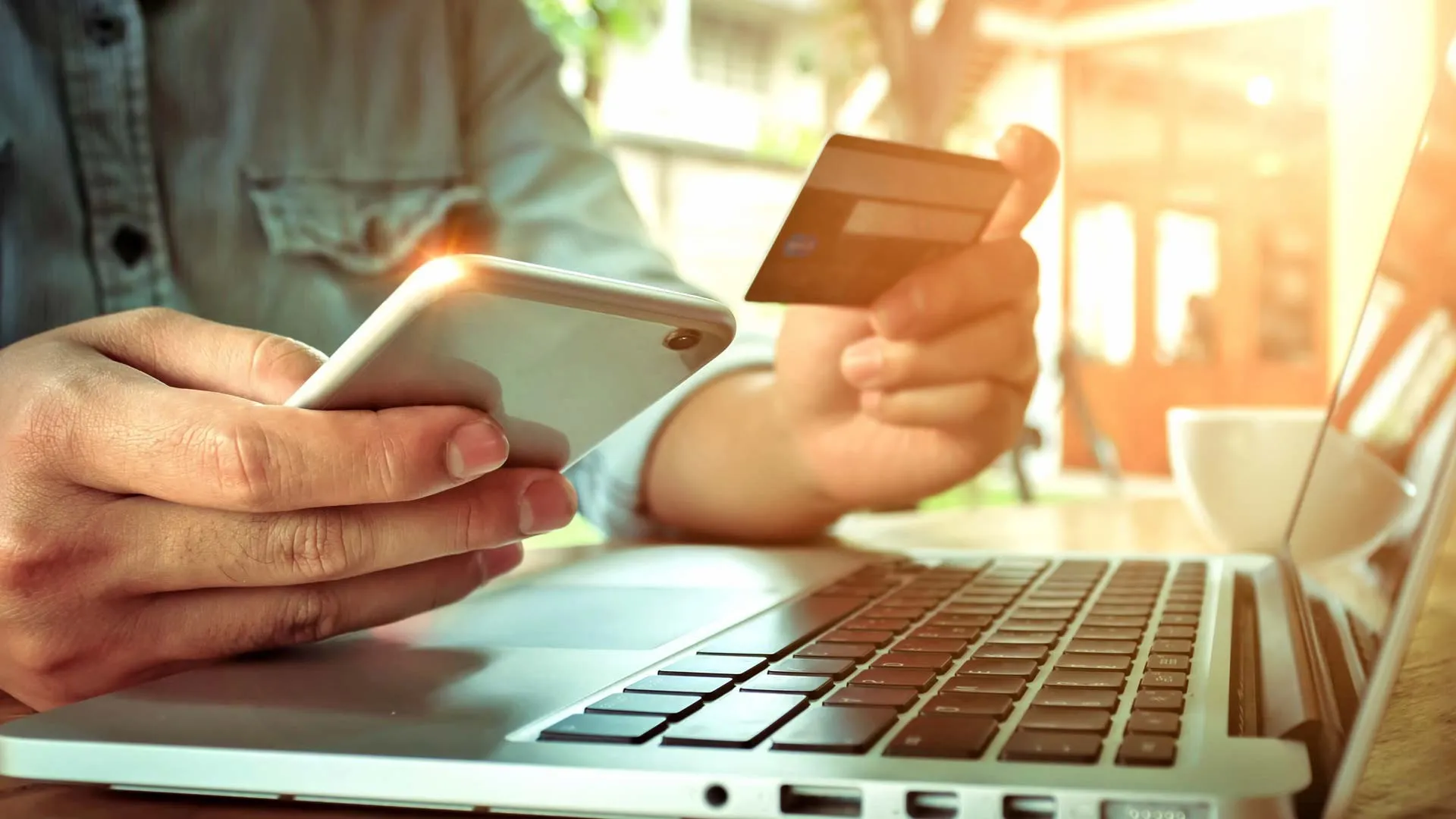 Premian a emprendedores del comercio electrónico 