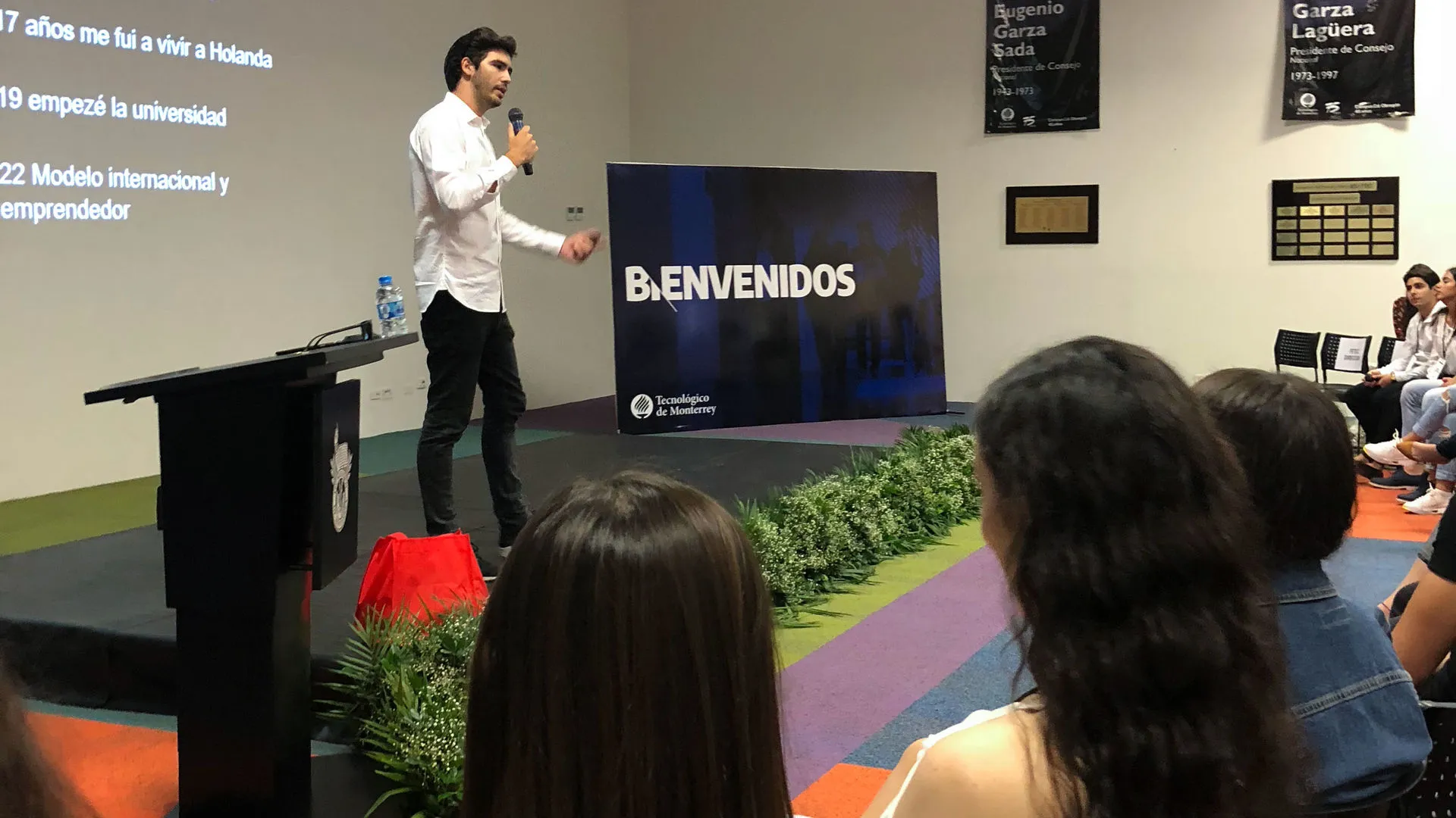 Daniel Suñe dando su conferencia