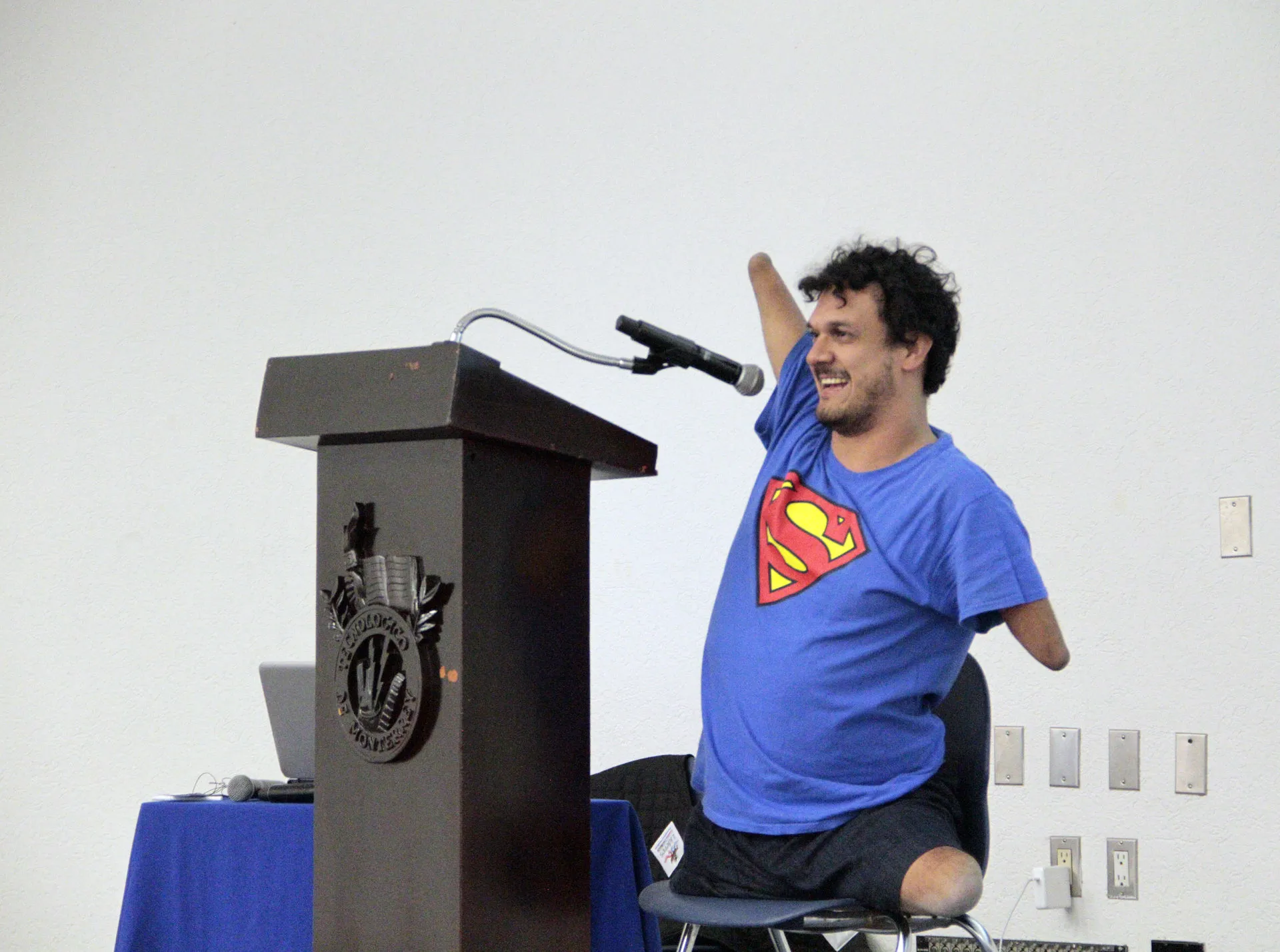 Rafa Reyes visita el campus Querétaro y comparte su experiencia con los estudiantes en una divertida conferencia.