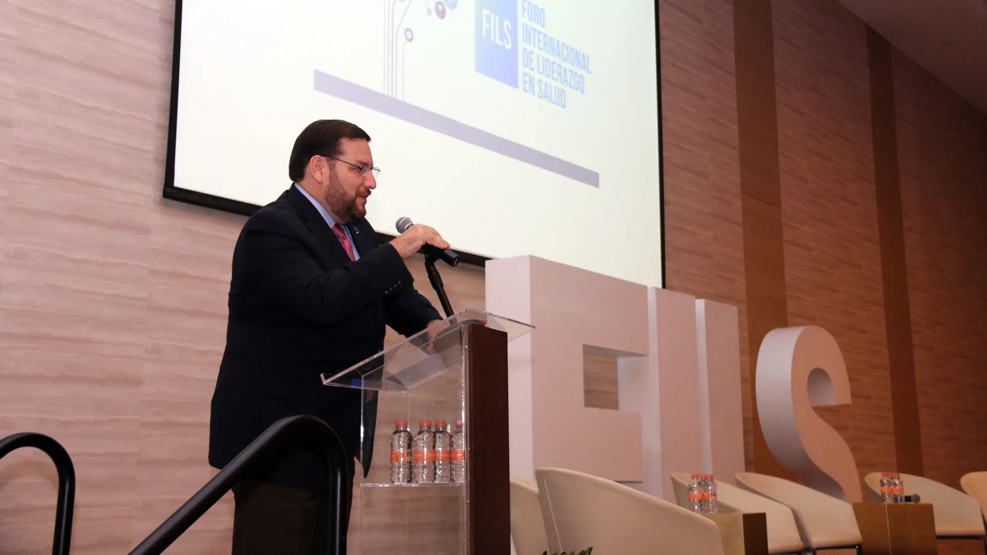 Líderes en salud debaten sobre los retos futuros de los hospitales