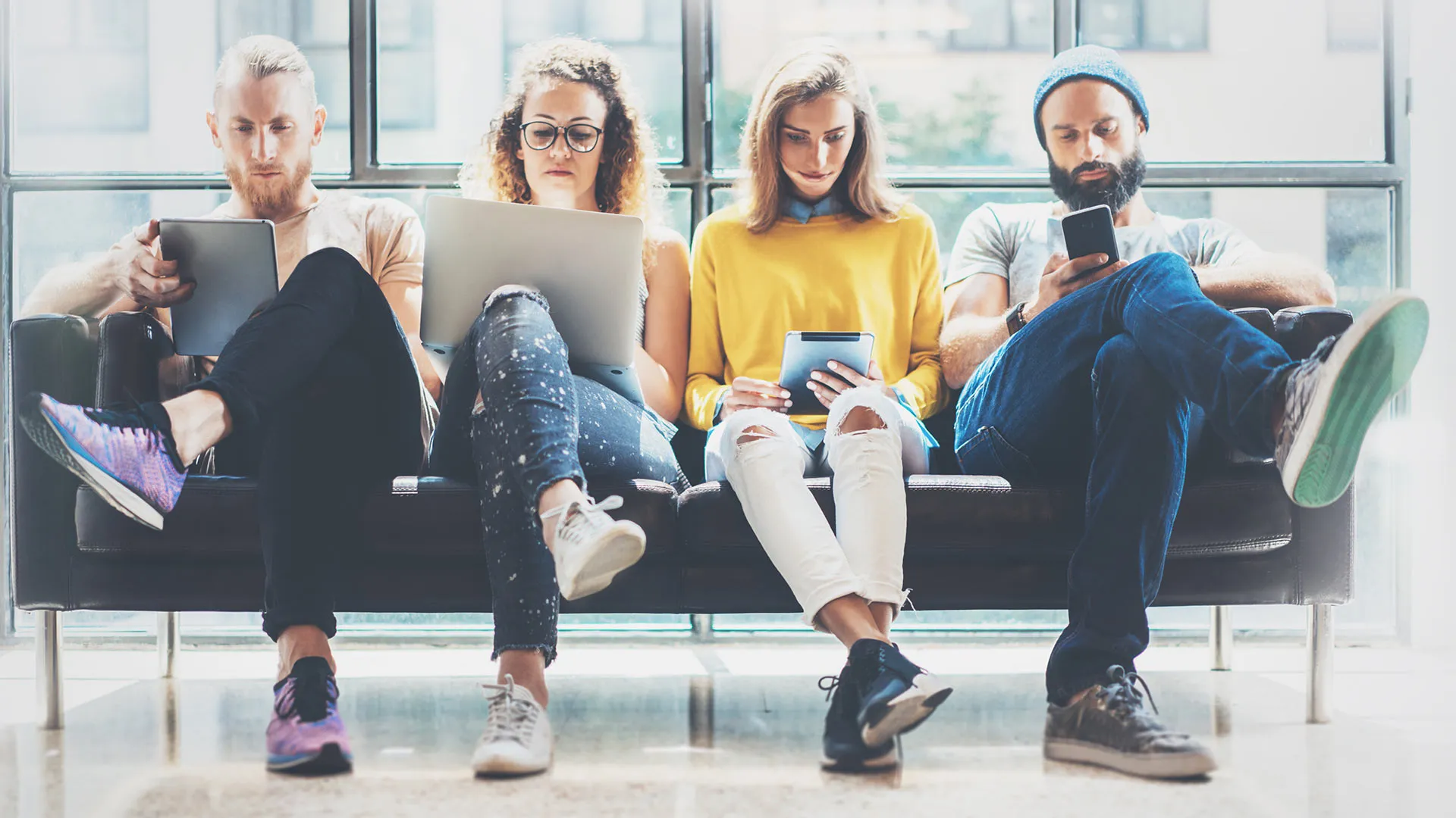 Millenials trabajando 