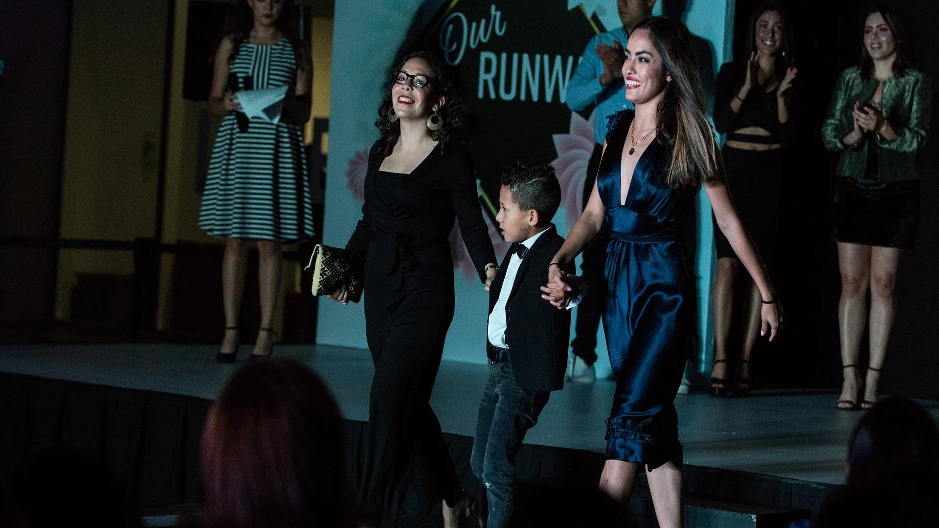 El desfile de gala se celebró con éxito en pro de la niñez