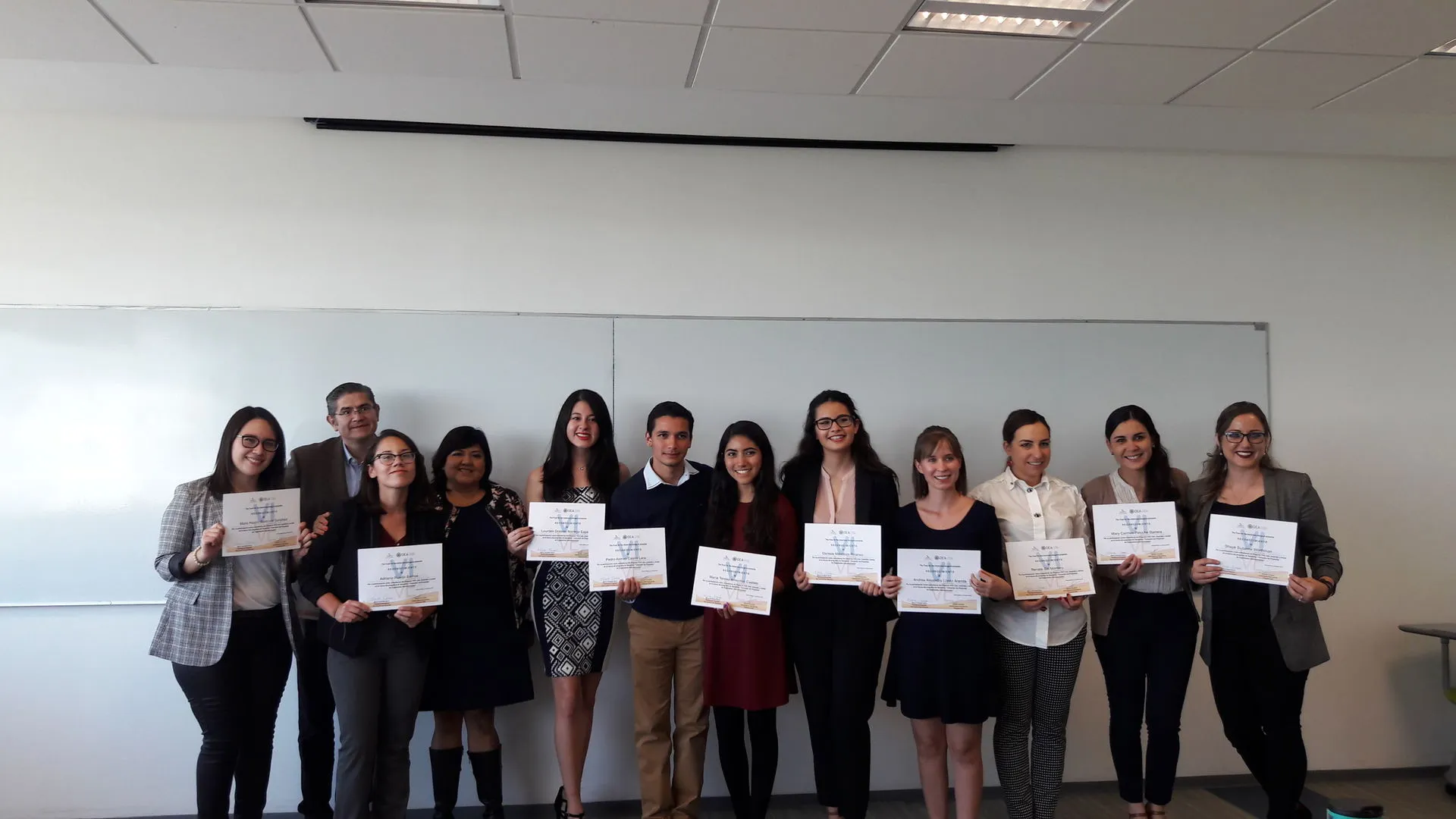 Estudiantes de Semestre i colaboran con Proyecto Vive " "Trust For The Americas"