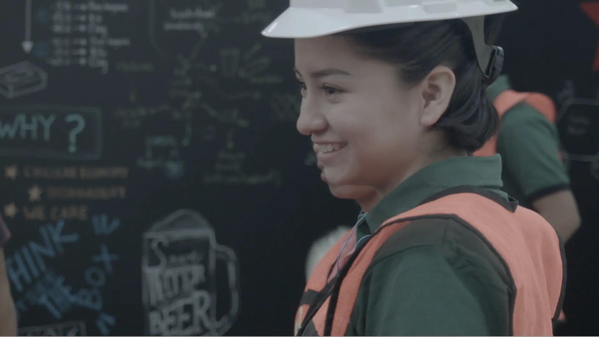 Los alumnos participantes del Semestre i Reto Heineken, impartido por el Tec Campus Veracruz, nos cuentan acerca de lo importante que es el proceso de la elaboración de la cerveza en el mundo.