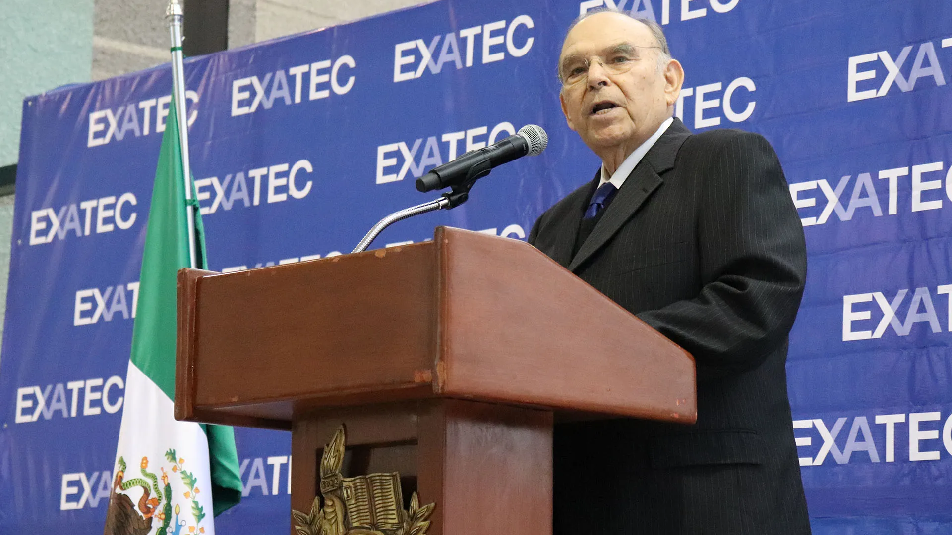 Premian a Don Enrique Sada con Mérito EXATEC 2018