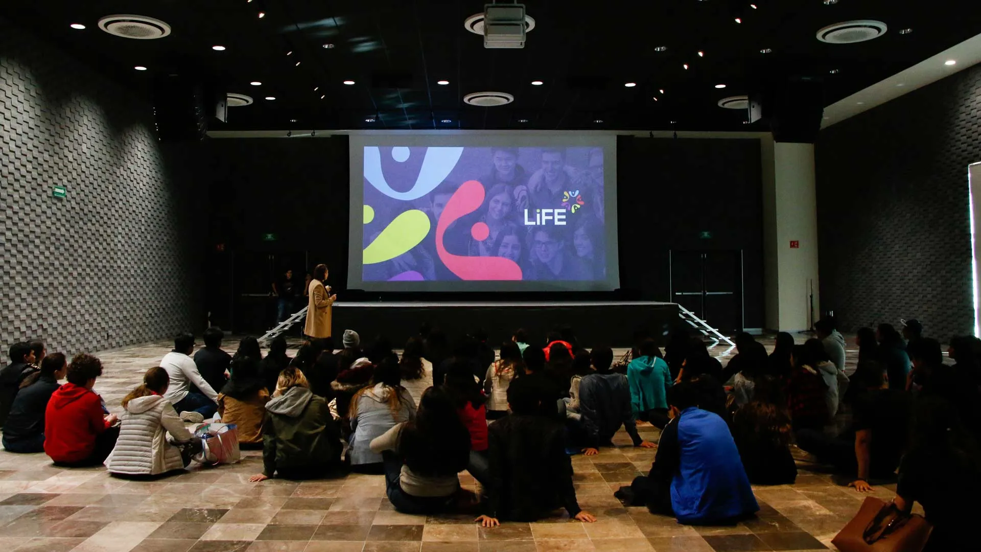 ¿Por qué Liderazgo y Vivencia logra formar líderes y cambiar vidas?