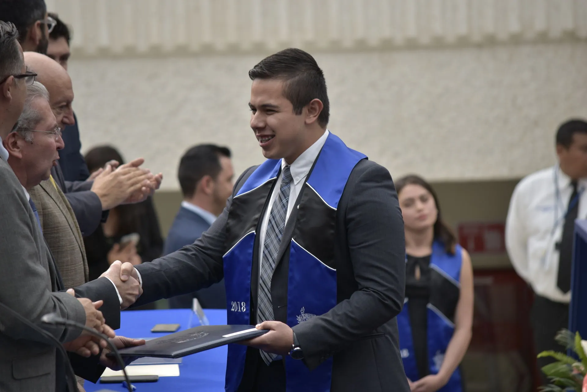 Se gradúa líder de mañana de Morelia con mejor promedio de generación