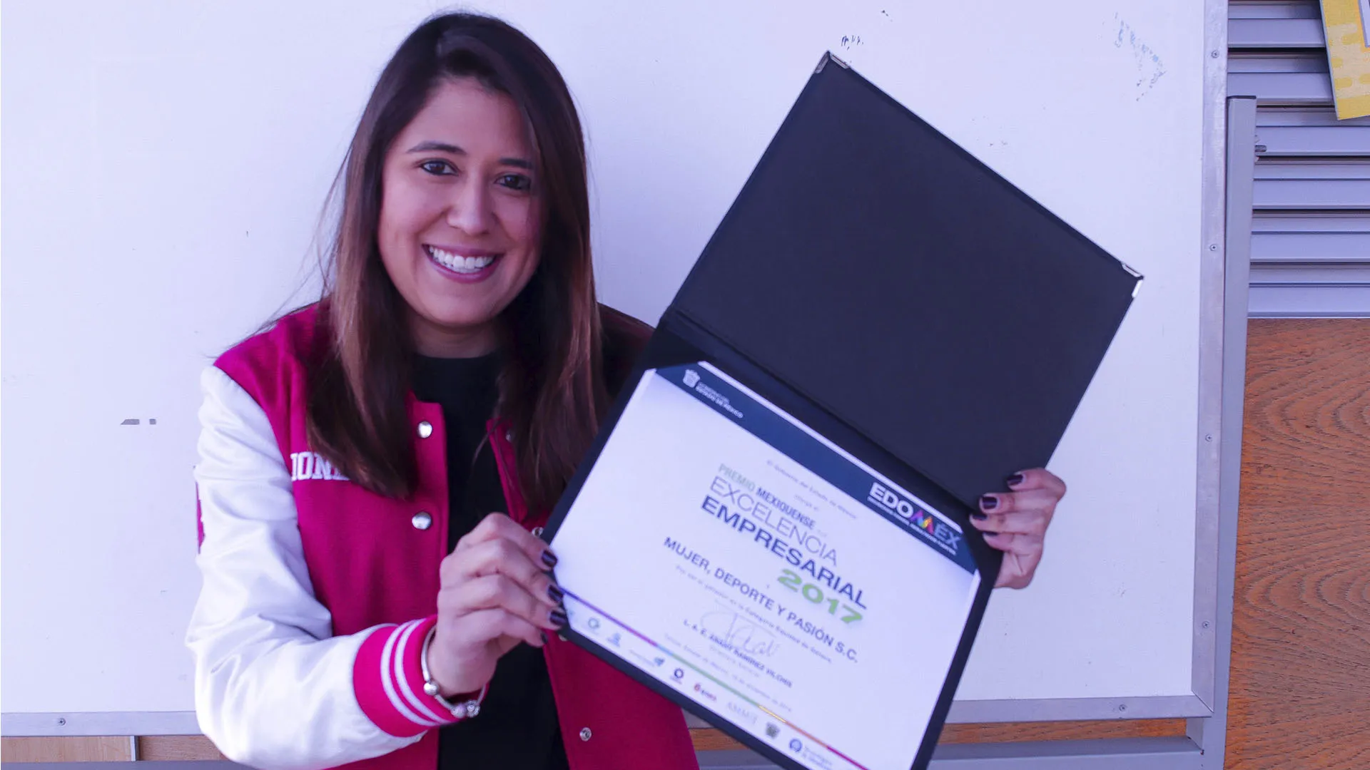 Tere Hernández obtubo el Premio Mexiquense a la Excelencia Empresarial 2017 y detalla el camino de Lioness FC al éxito