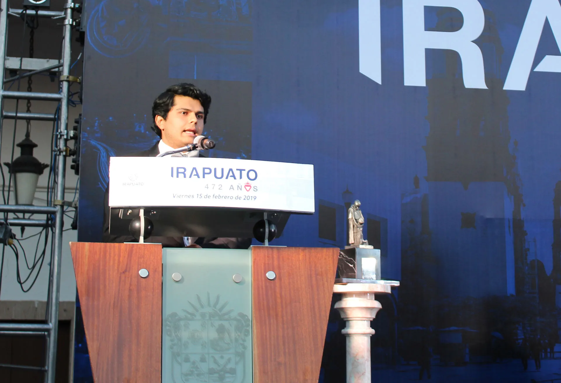 Axel expresando unas palabras durante la ceremonia.