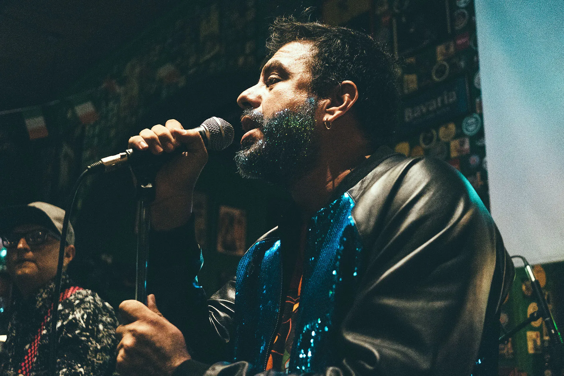 “Tiny Bars of Soap” es un proyecto solista de Oscar Ortega