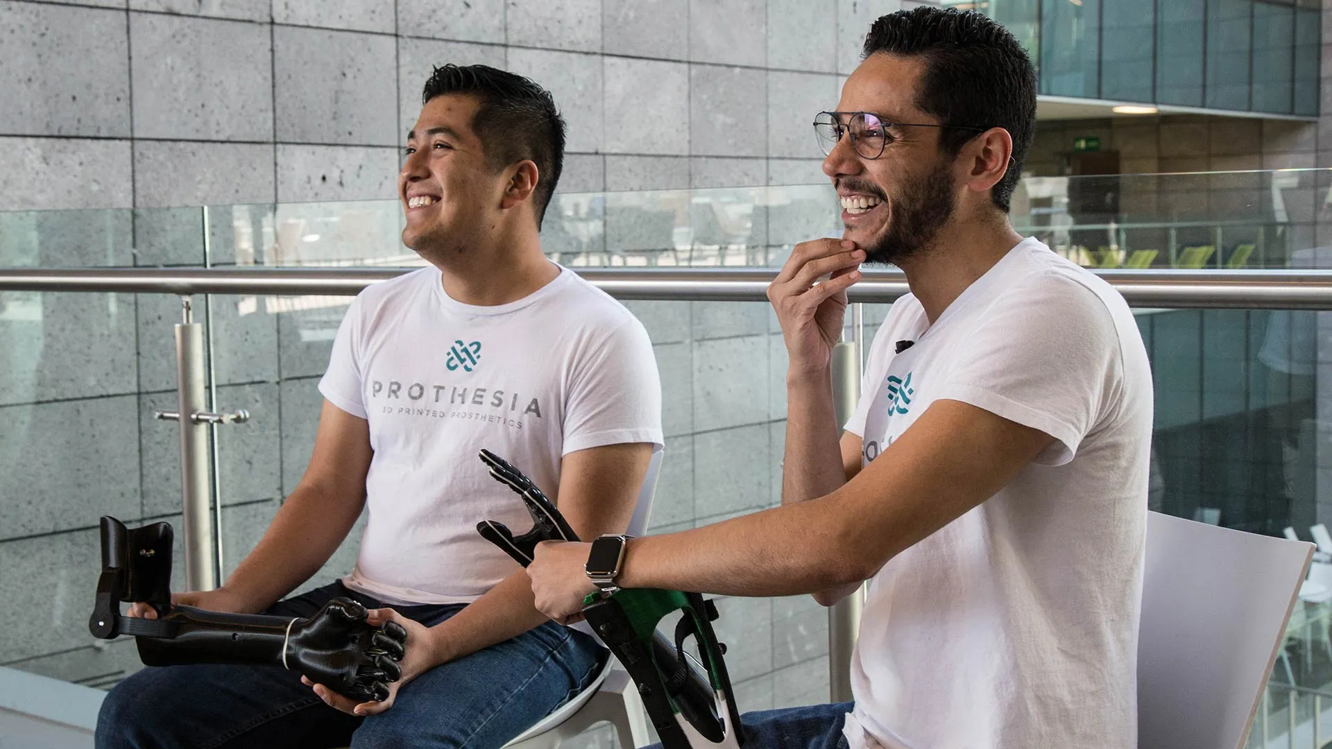 Estudiantes mexicanos crean empresa de prótesis 3D para ayudar a niños