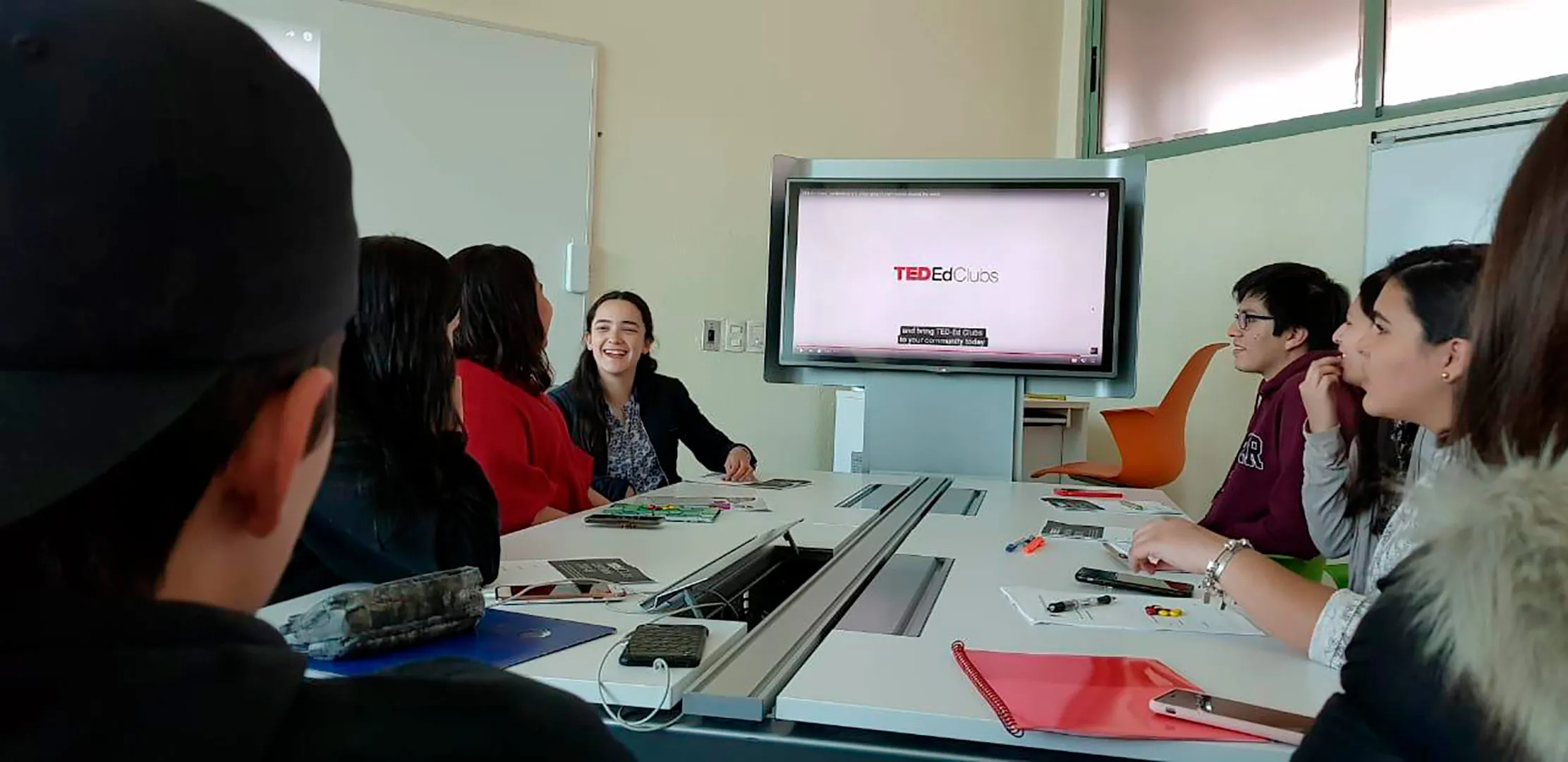 Alumnos en sesión del Club