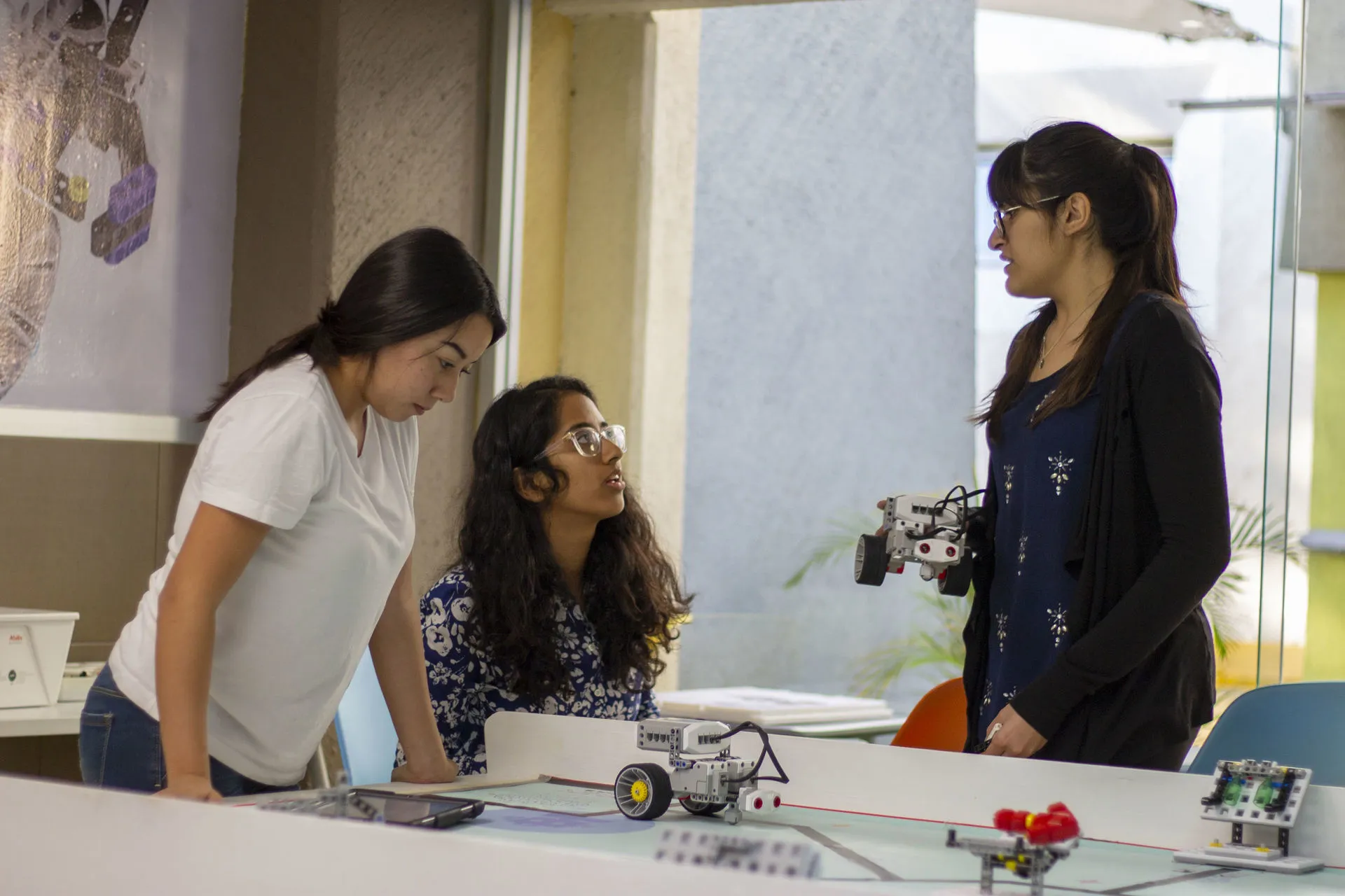 Gracias al Tec campus Veracruz y en colaboración con el programa Global Teaching Labs del MIT, Meghana y Aliza, son ahora miembros de ambas universidades.
