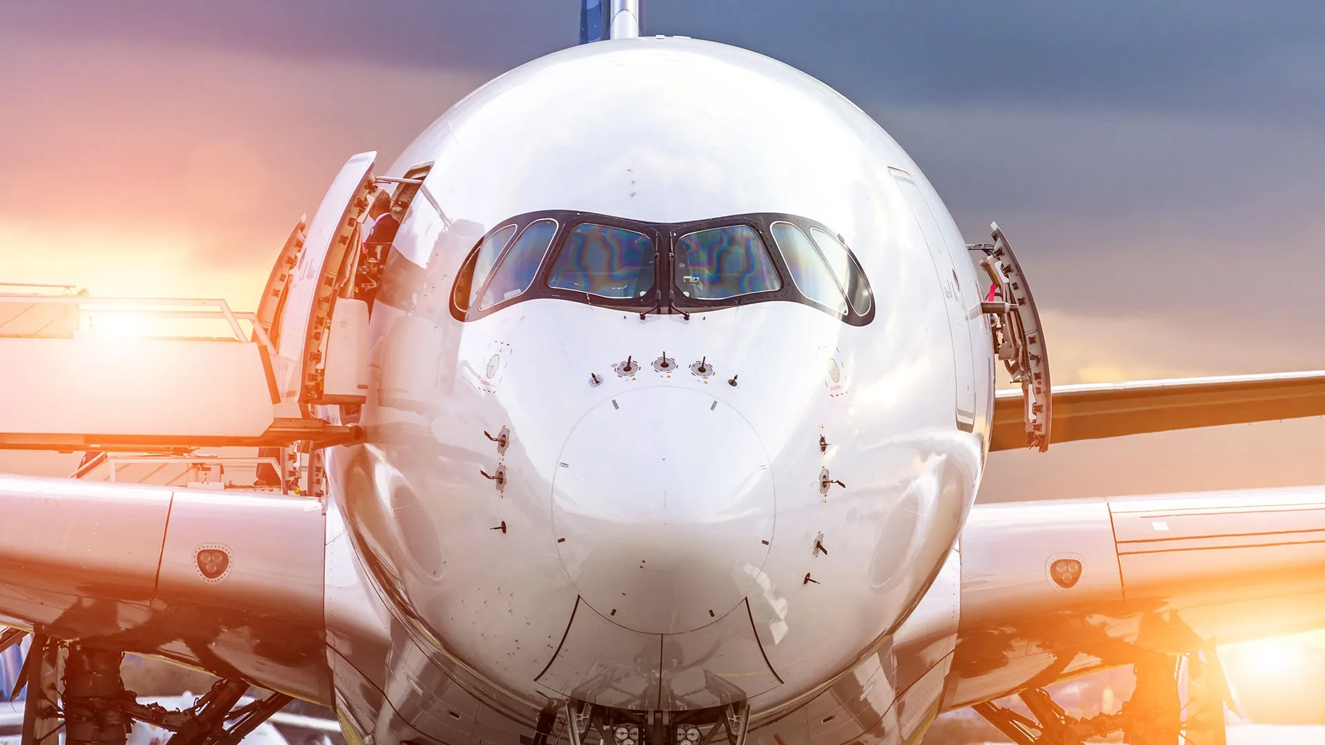 Alumnos y maestros Tec mejoran producción de puertas de avión Airbus