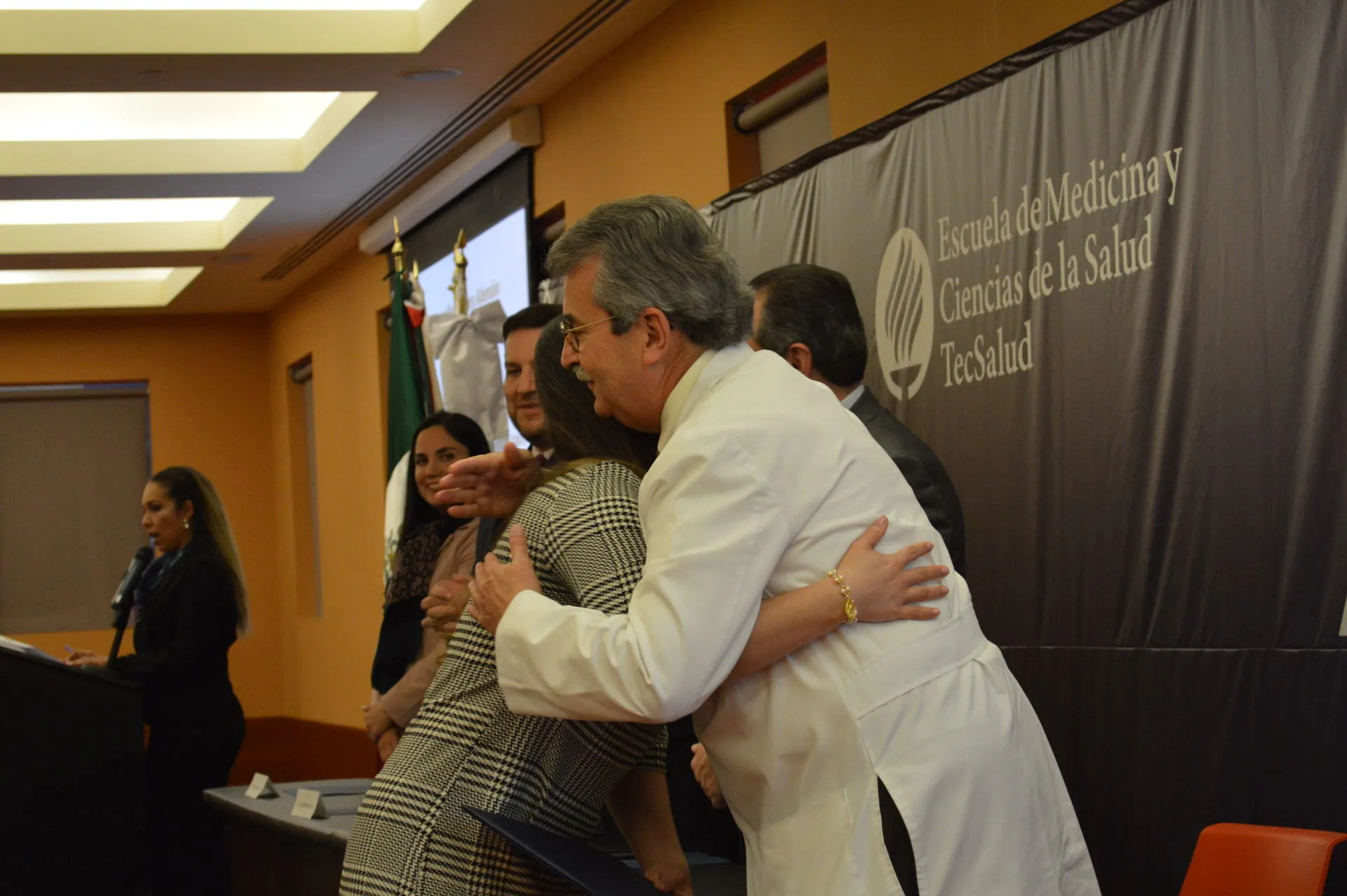 Egresan quince líderes médicos de Altas Especialidades