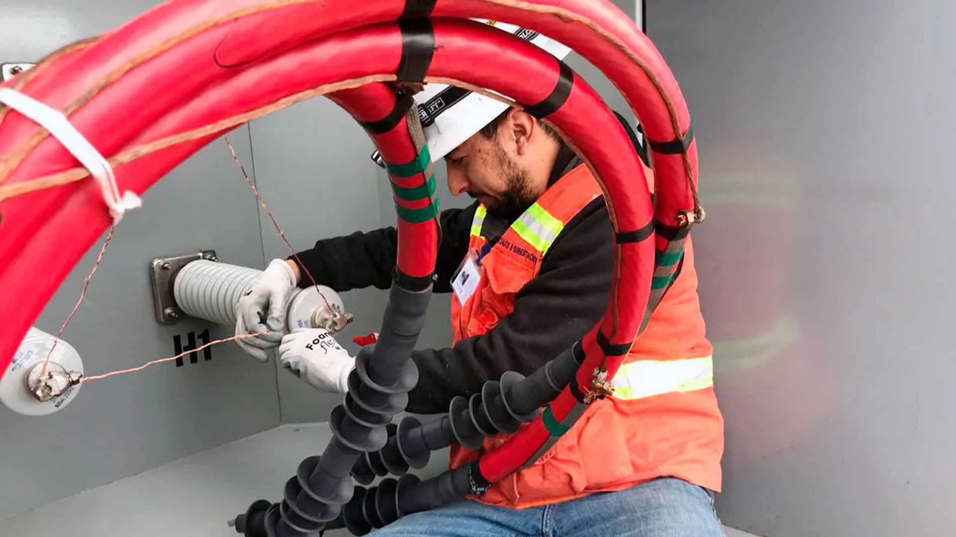 Joven crea máquina capaz de reducir la contaminación de las empresas