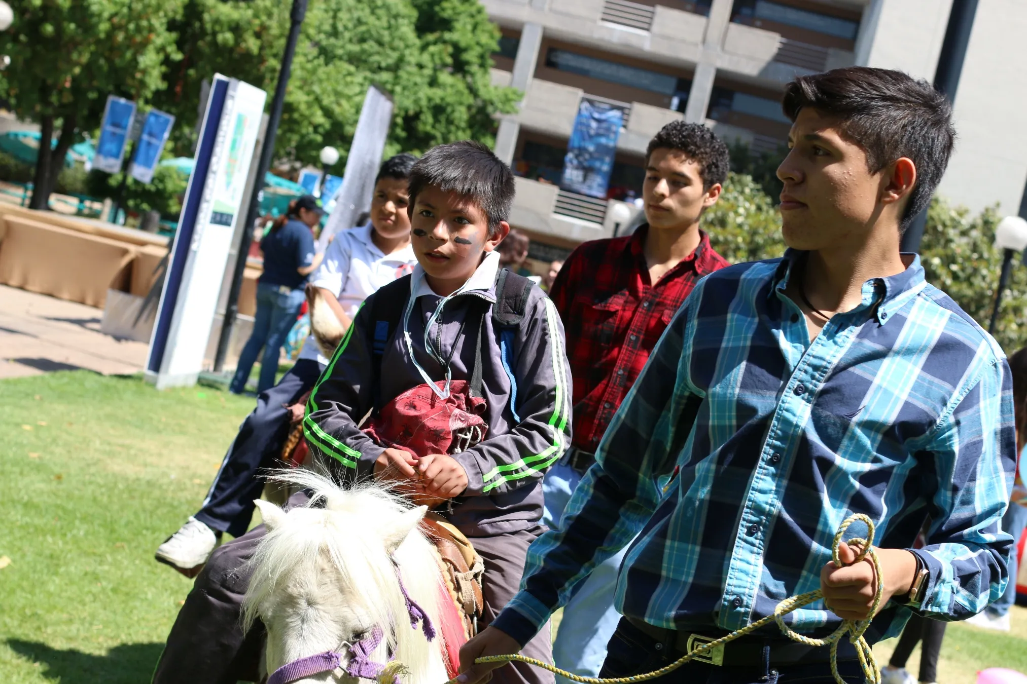 Xrams recibiendo el premio que los lleva al mundial