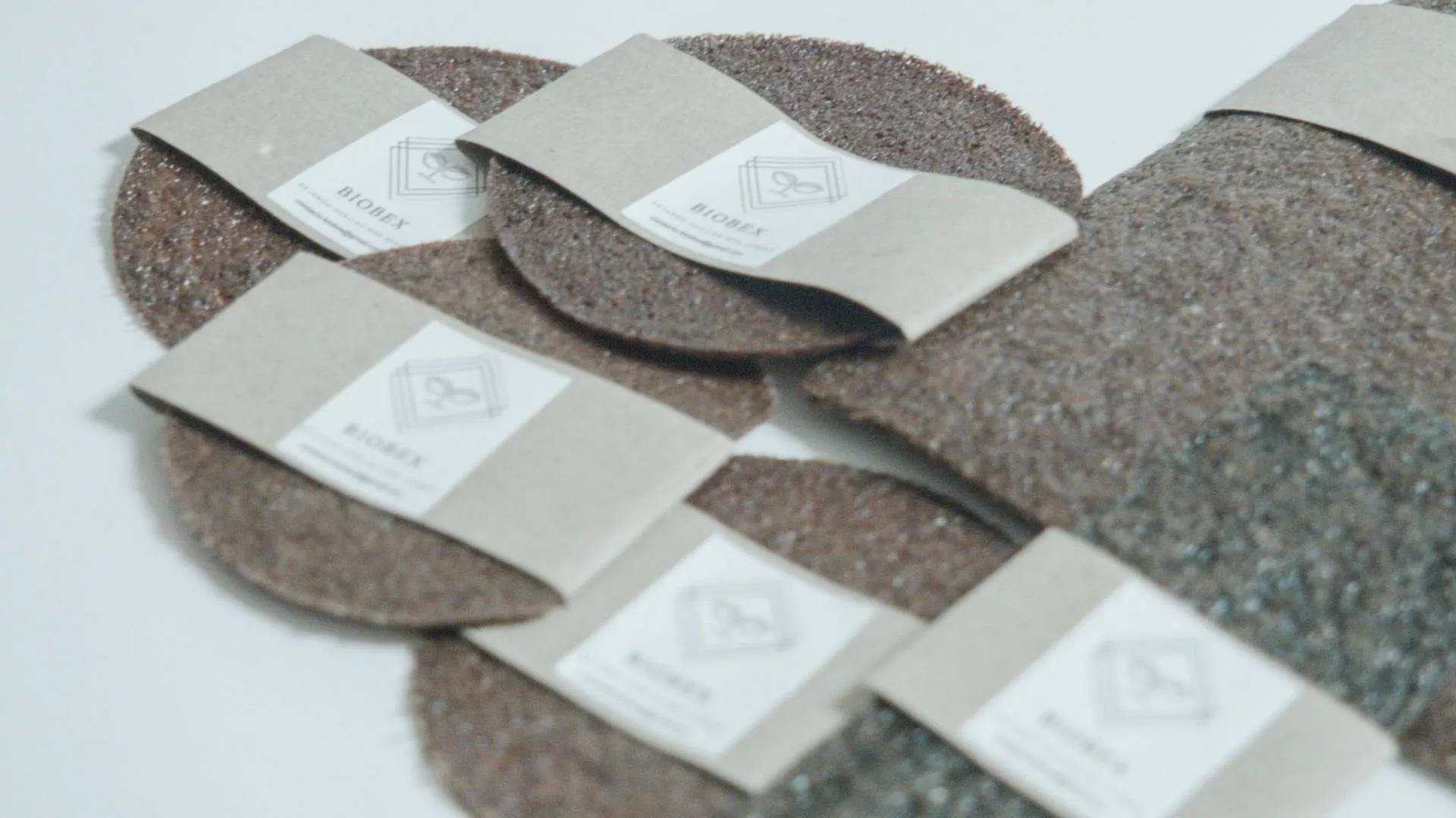 ¡Adiós plástico! Jóvenes desarrollan bioplástico con desechos de café